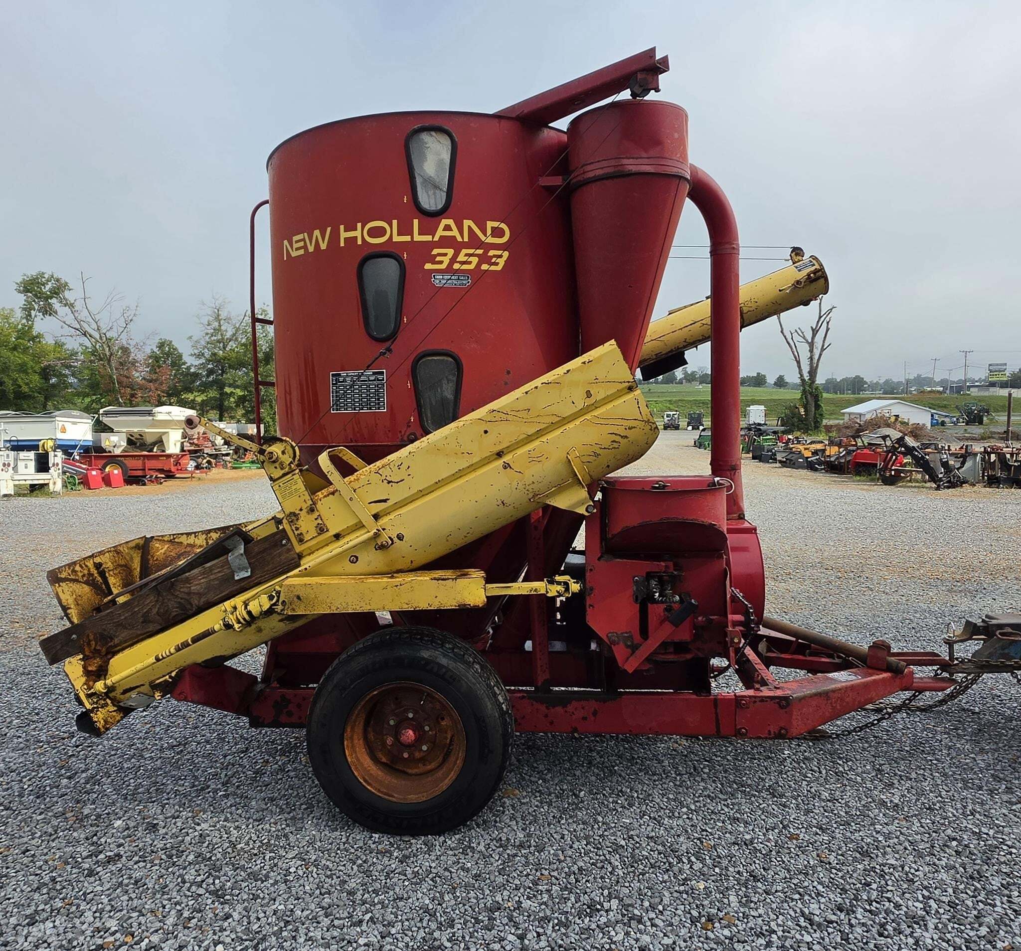  New Holland 353 Grinders and Mixer