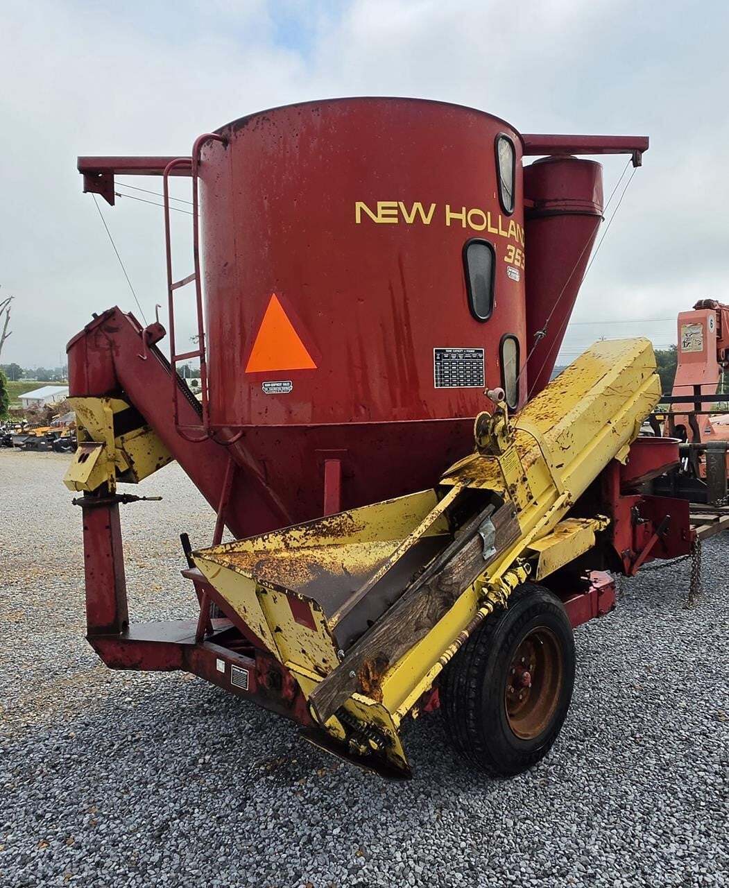 New Holland 353 Grinders and Mixer