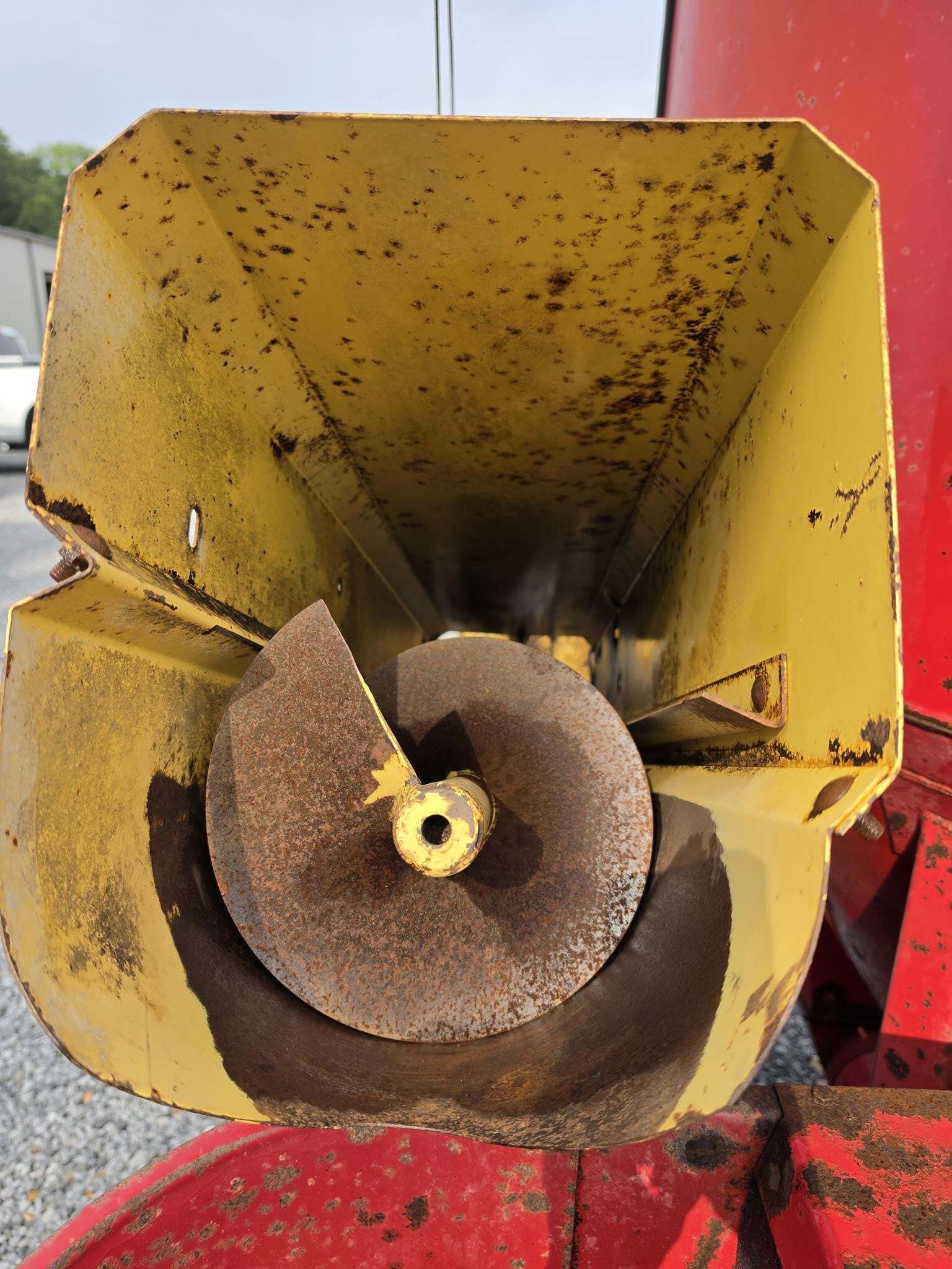  New Holland 353 Grinders and Mixer