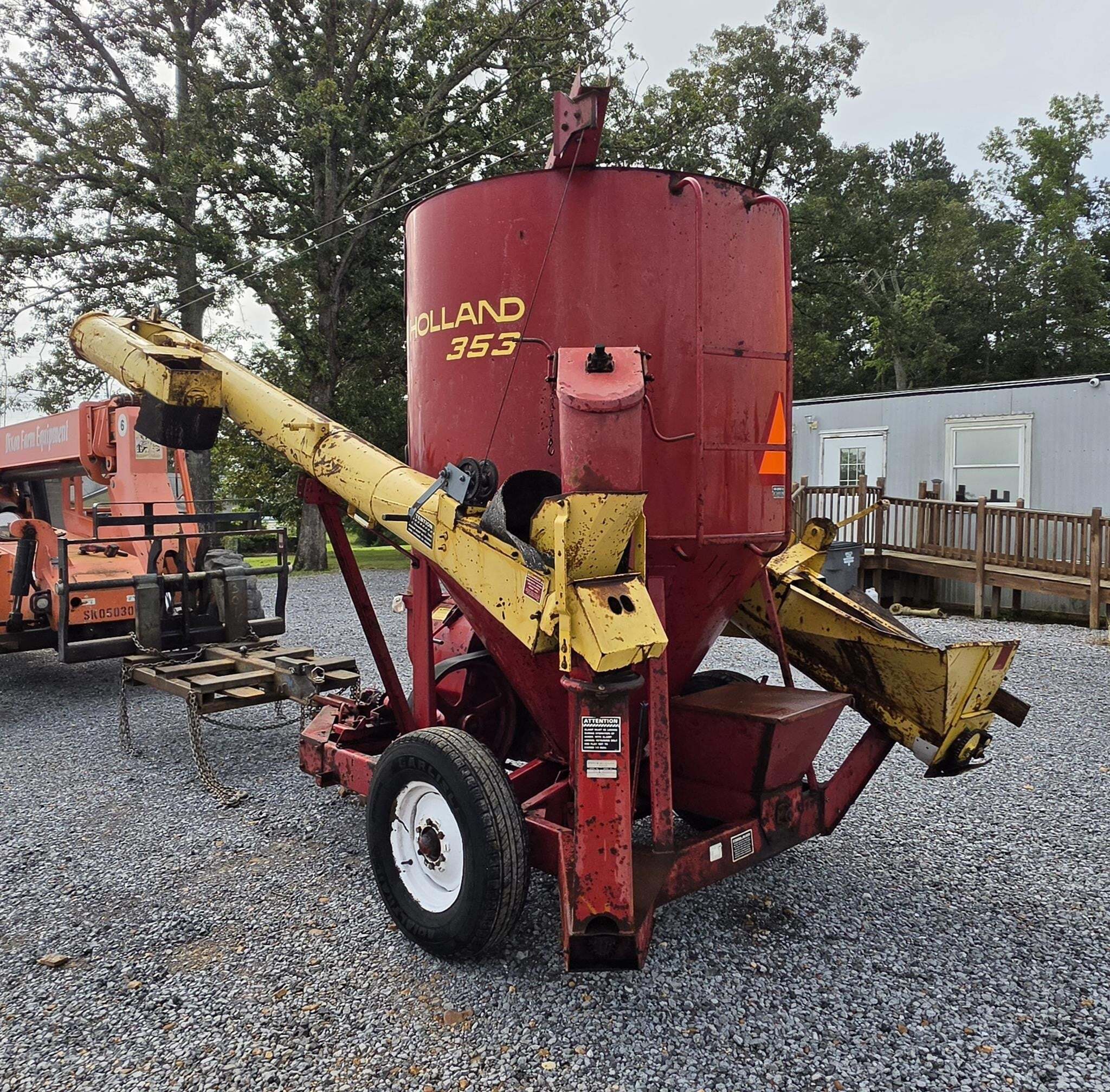  New Holland 353 Grinders and Mixer