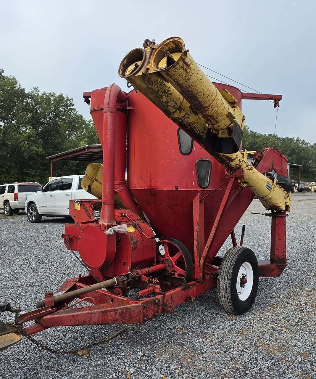  New Holland 353 Grinders and Mixer