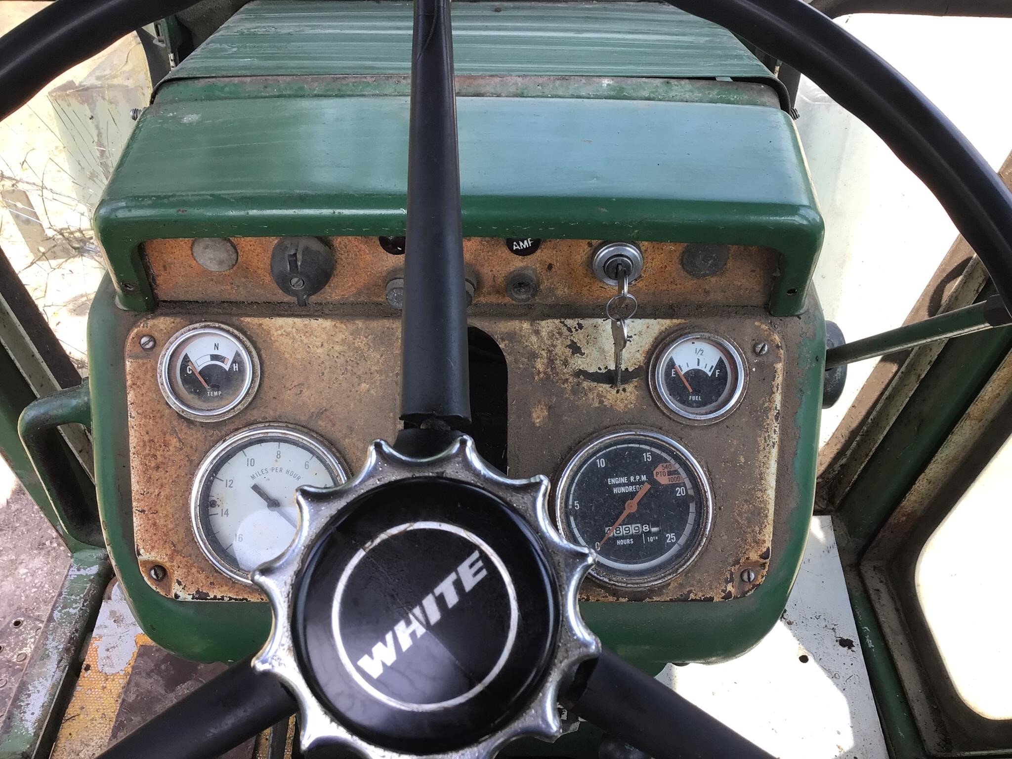  Oliver 1800A Tractor