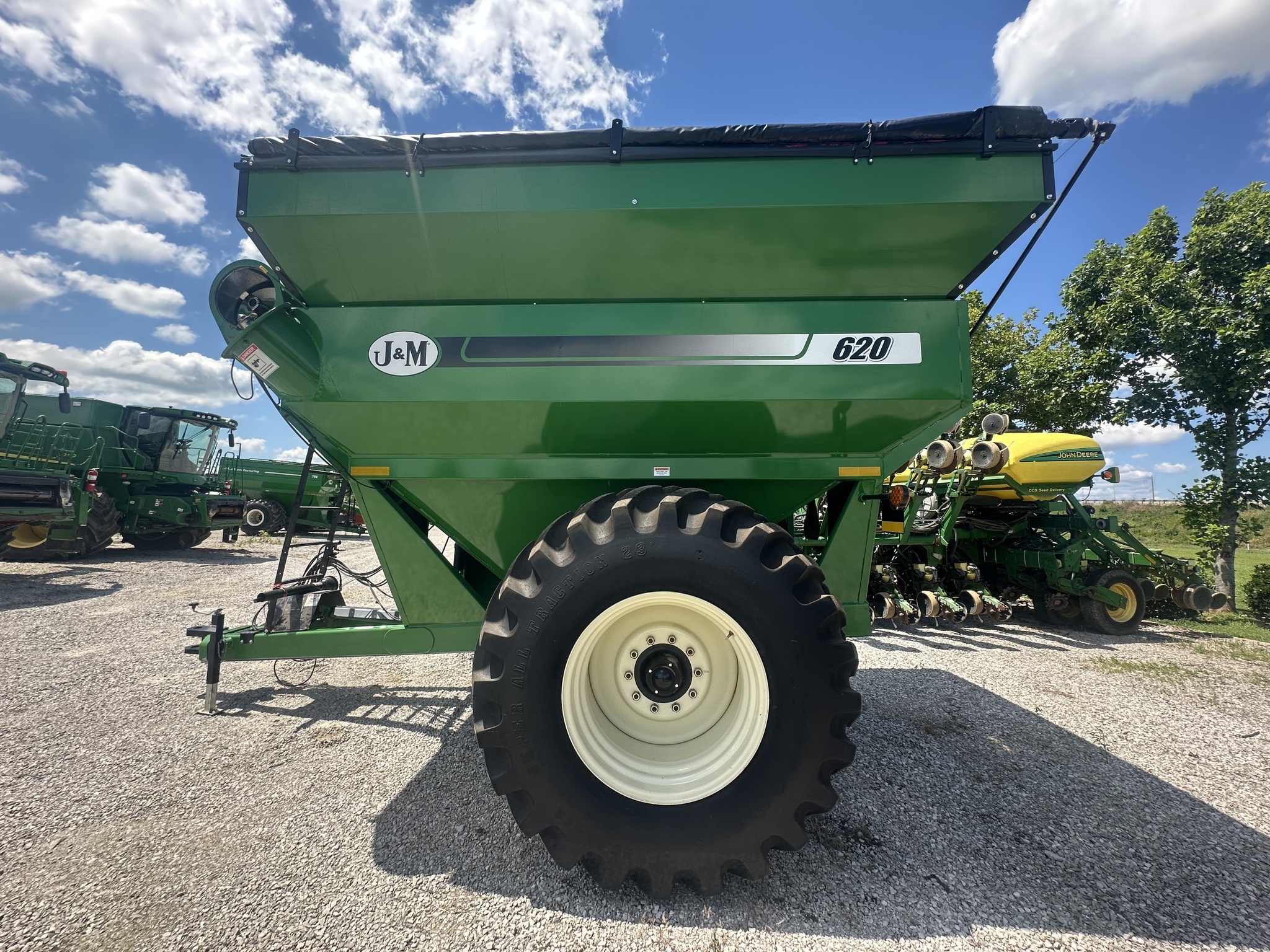2022 J&M 620-14 Grain Cart