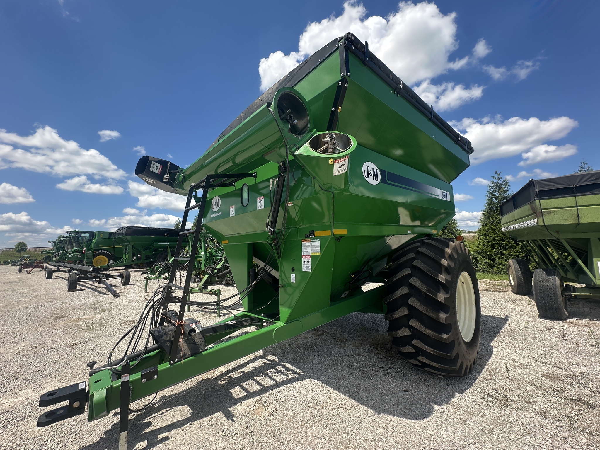 2022 J&M 620-14 Grain Cart