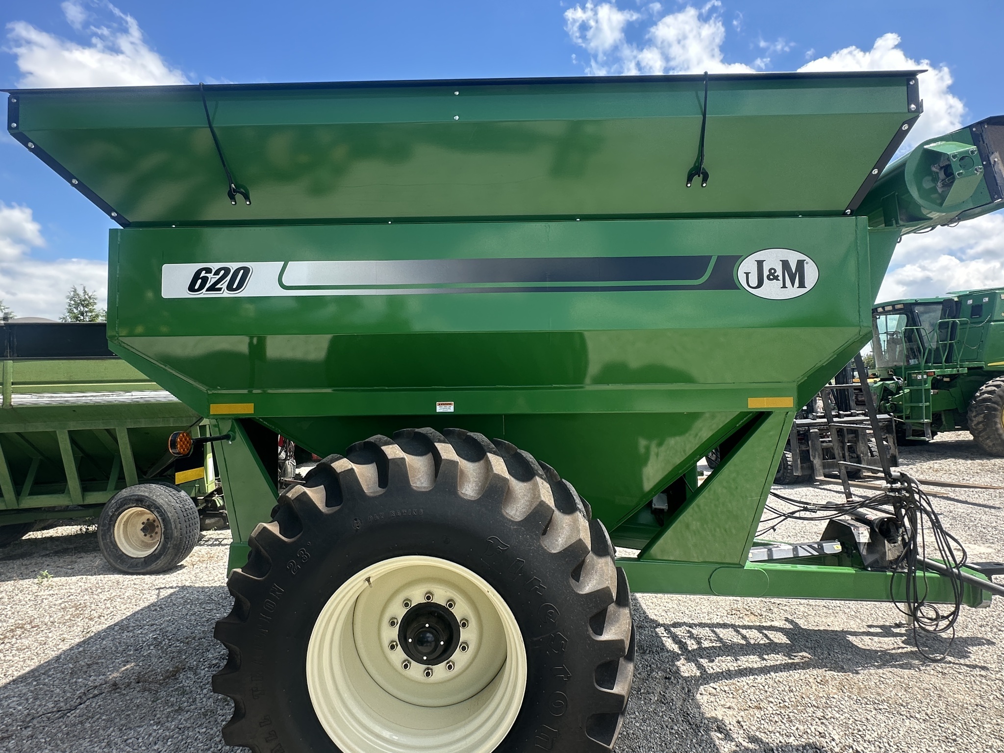 2022 J&M 620-14 Grain Cart