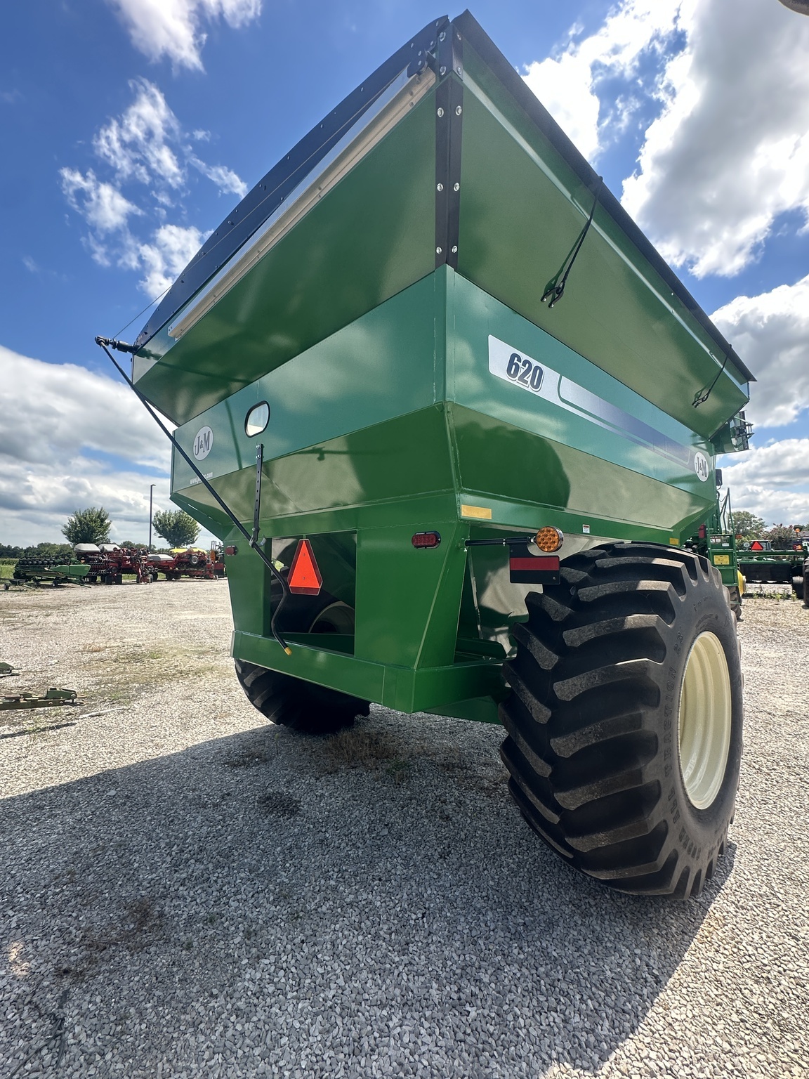 2022 J&M 620-14 Grain Cart