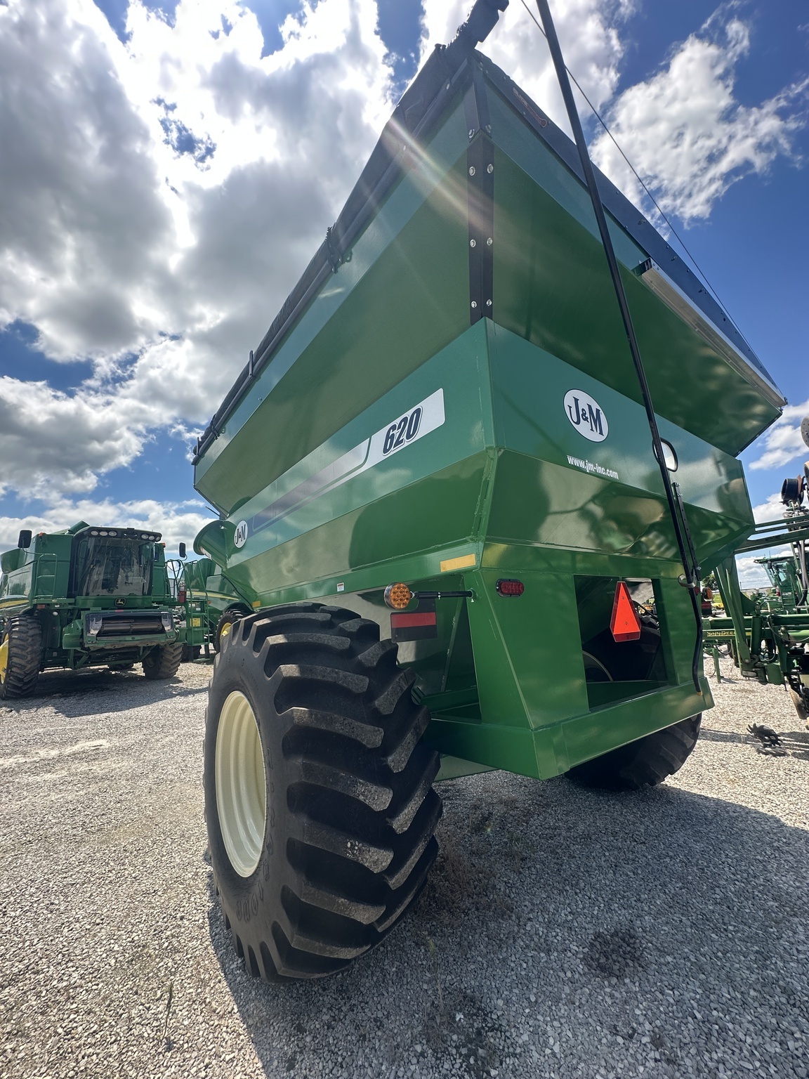2022 J&M 620-14 Grain Cart