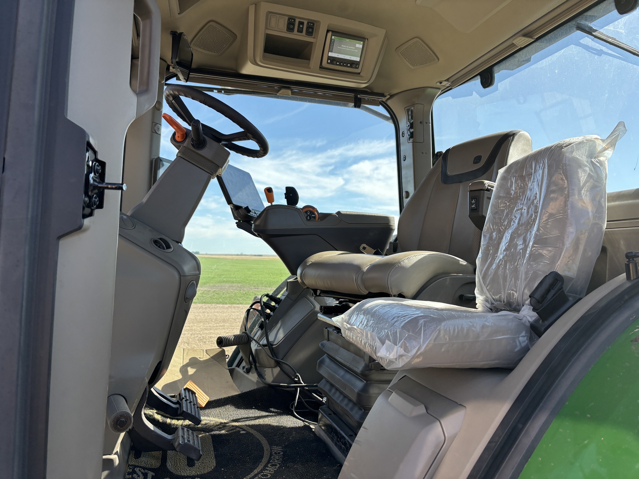 2025 John Deere 7R 230 Tractor