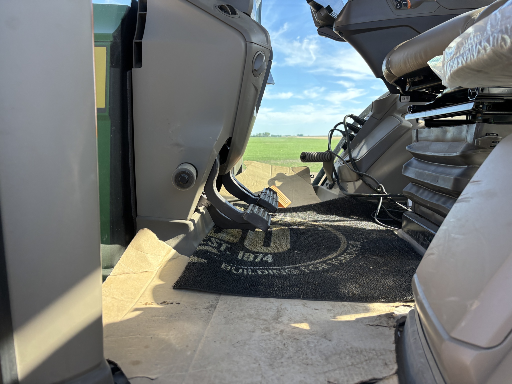 2025 John Deere 7R 230 Tractor