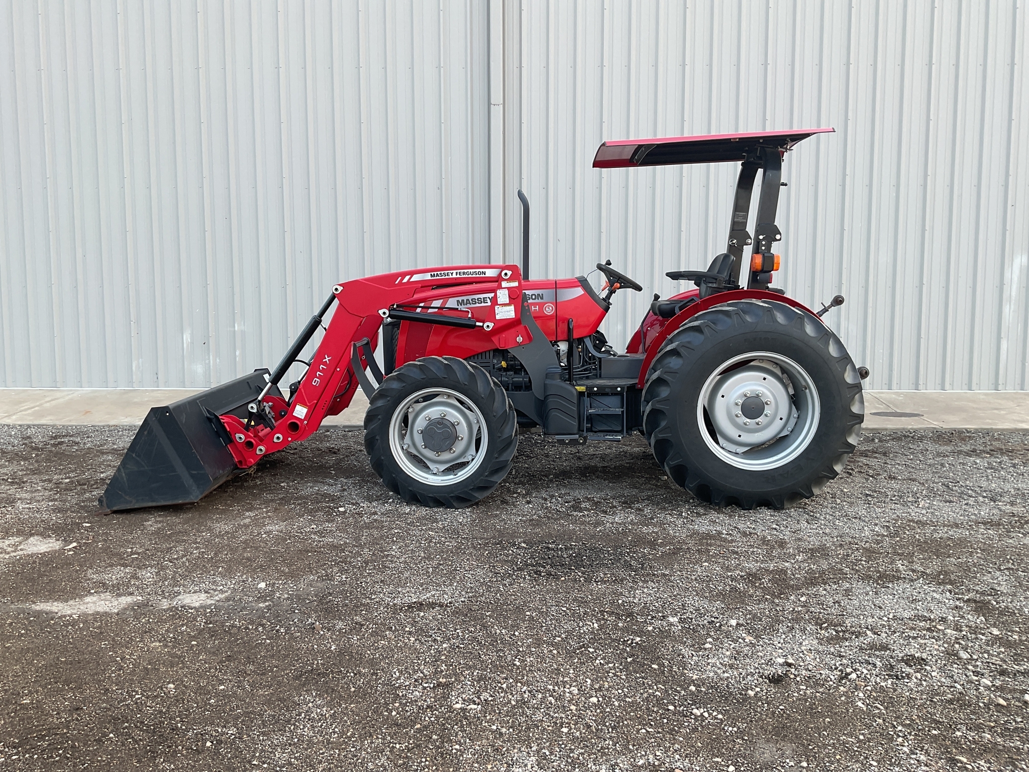 2022 Massey Ferguson 2607H Tractor