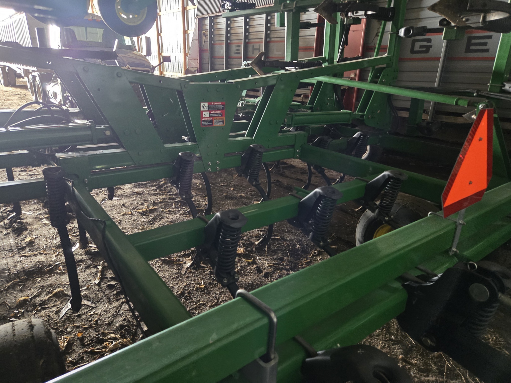 2014 John Deere 2210 Field Cultivator