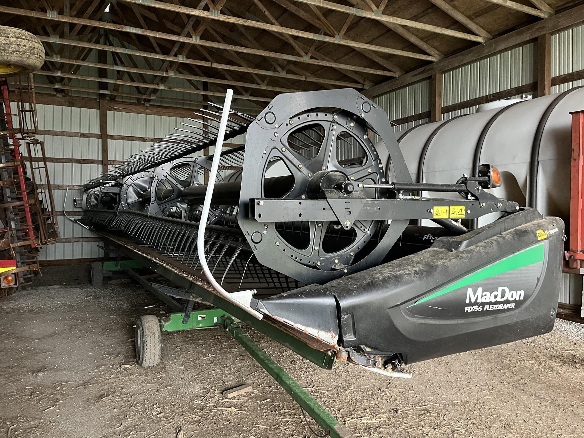 2015 MacDon FD75 Platform