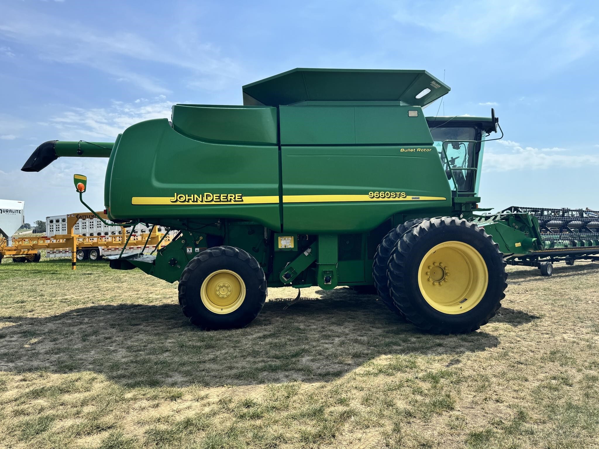 2005 John Deere 9660 STS Combine