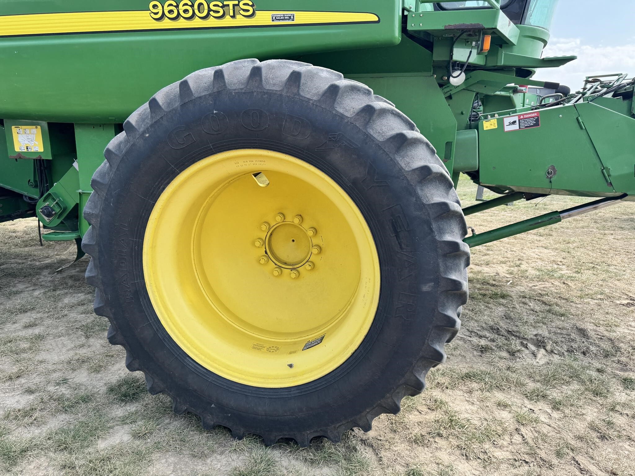 2005 John Deere 9660 STS Combine