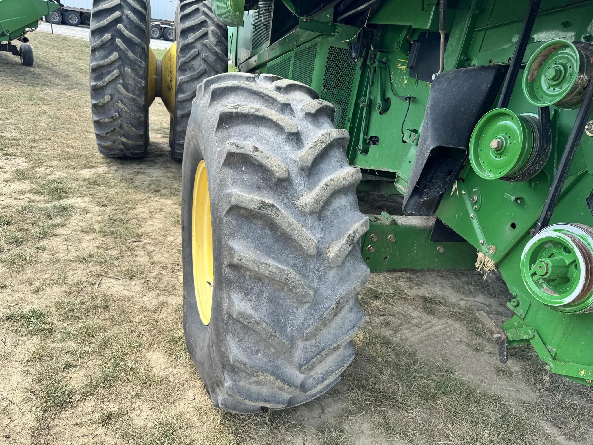 2005 John Deere 9660 STS Combine