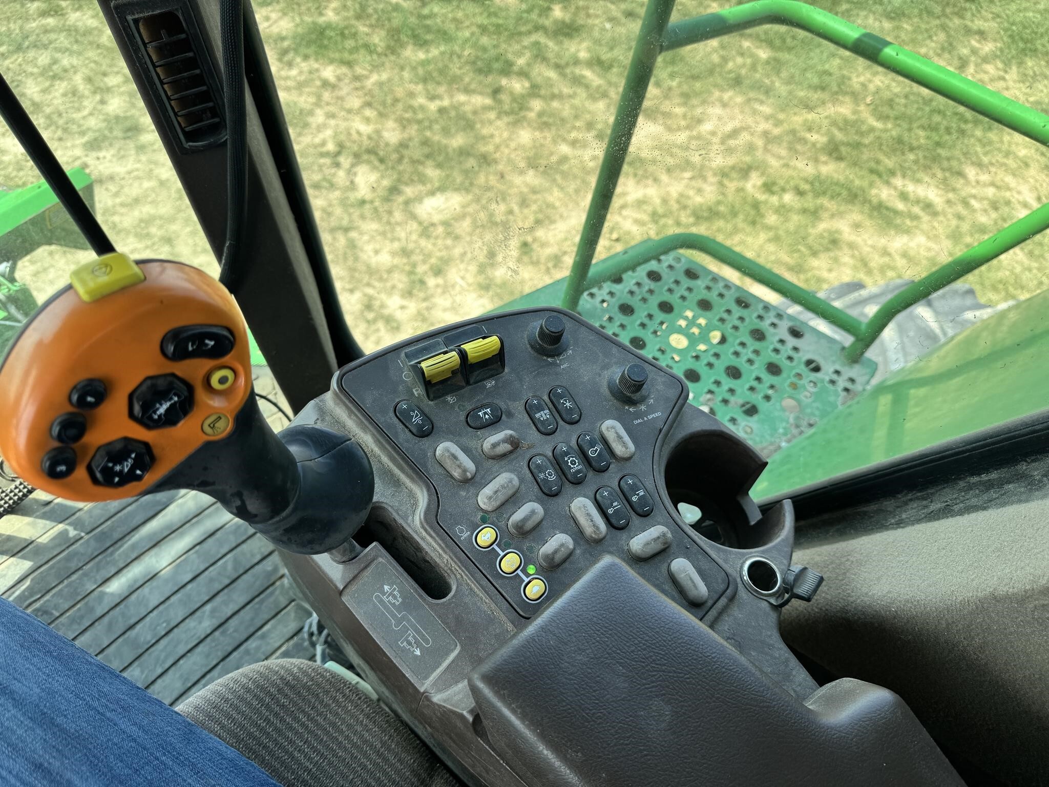2005 John Deere 9660 STS Combine