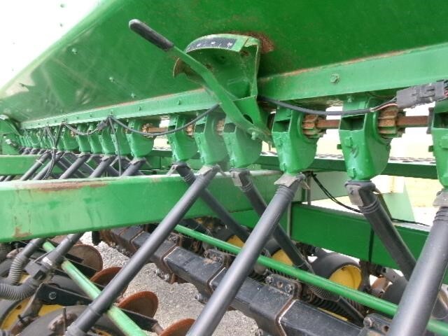1997 John Deere 750 Drill