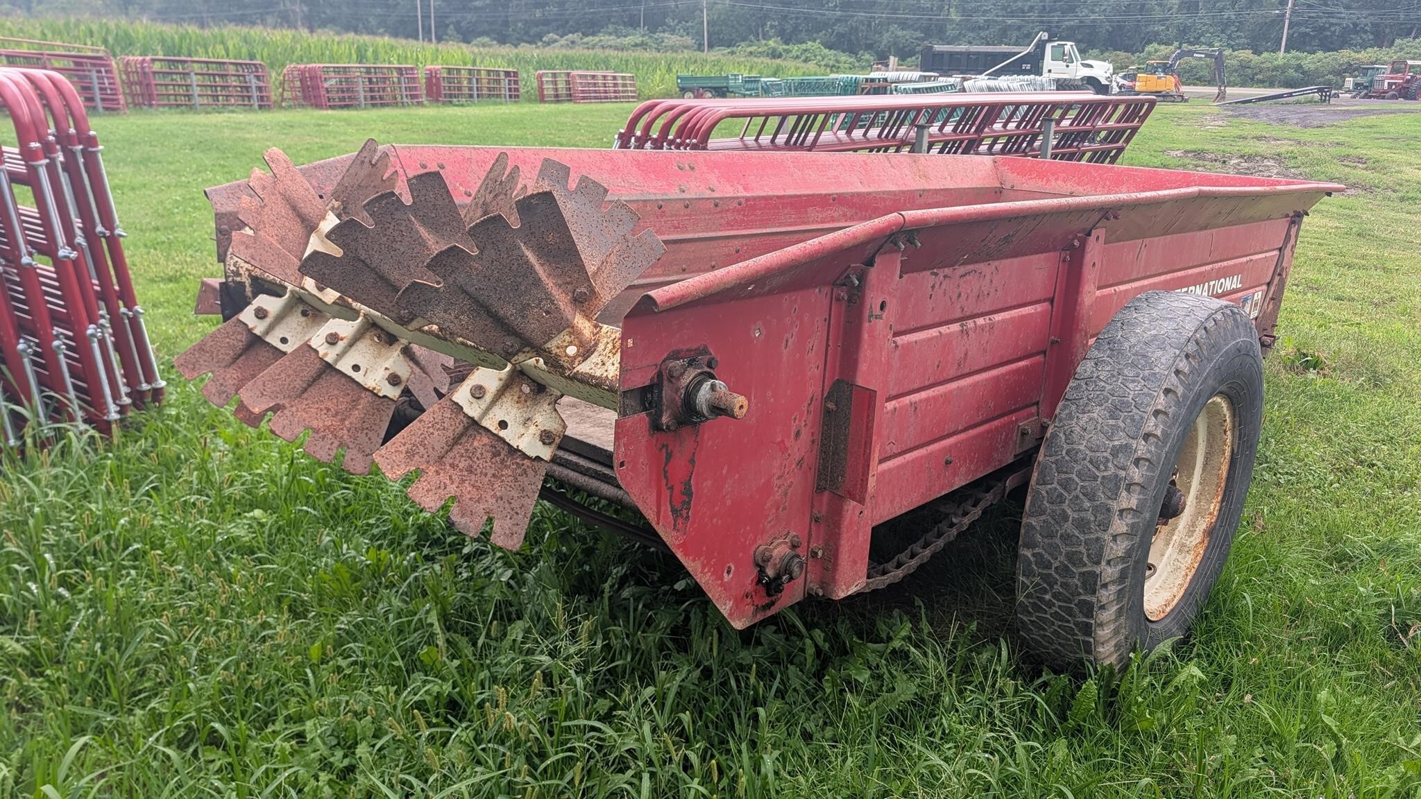 1985 International 530 Manure Spreader