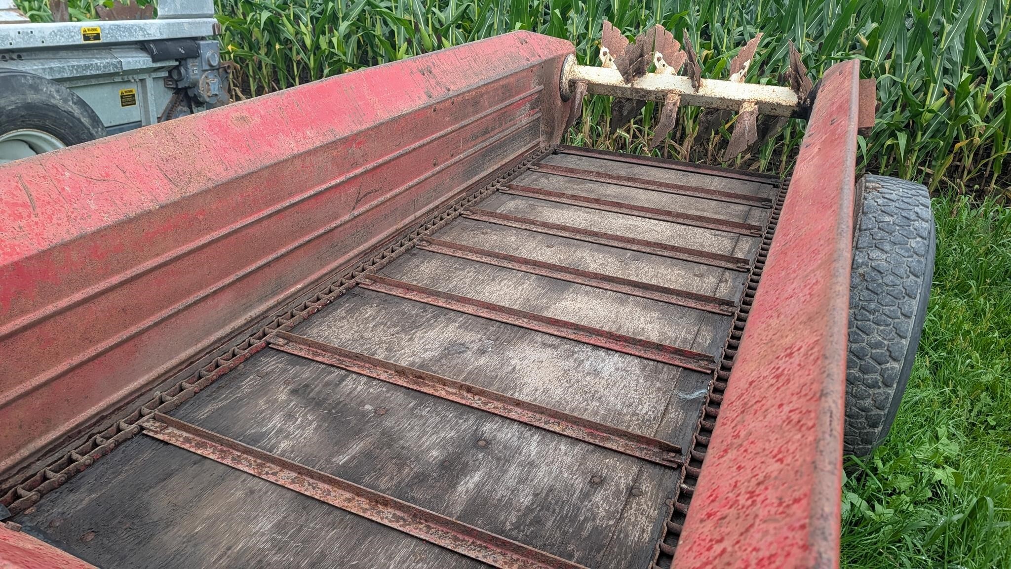 1985 International 530 Manure Spreader