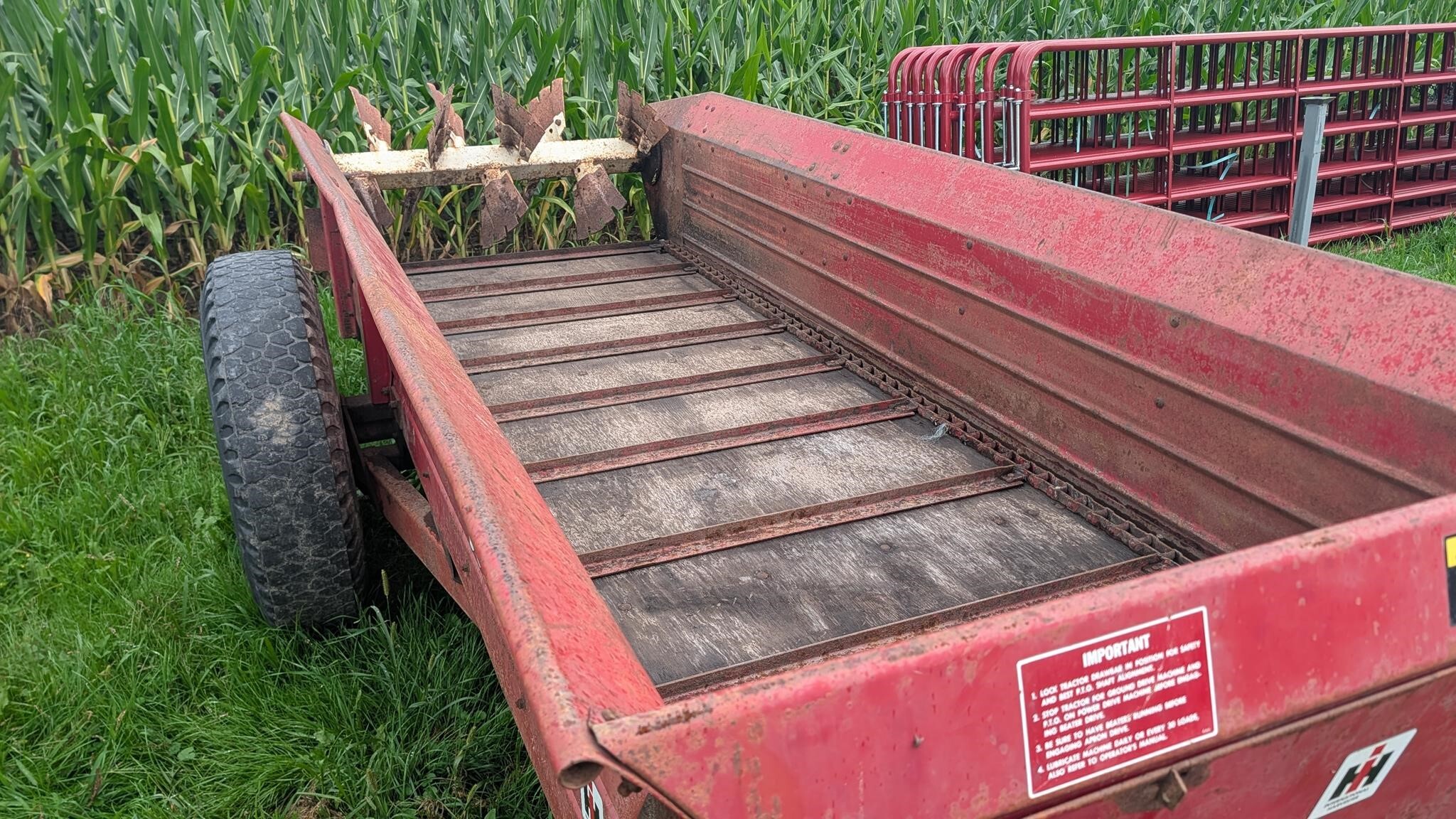 1985 International 530 Manure Spreader