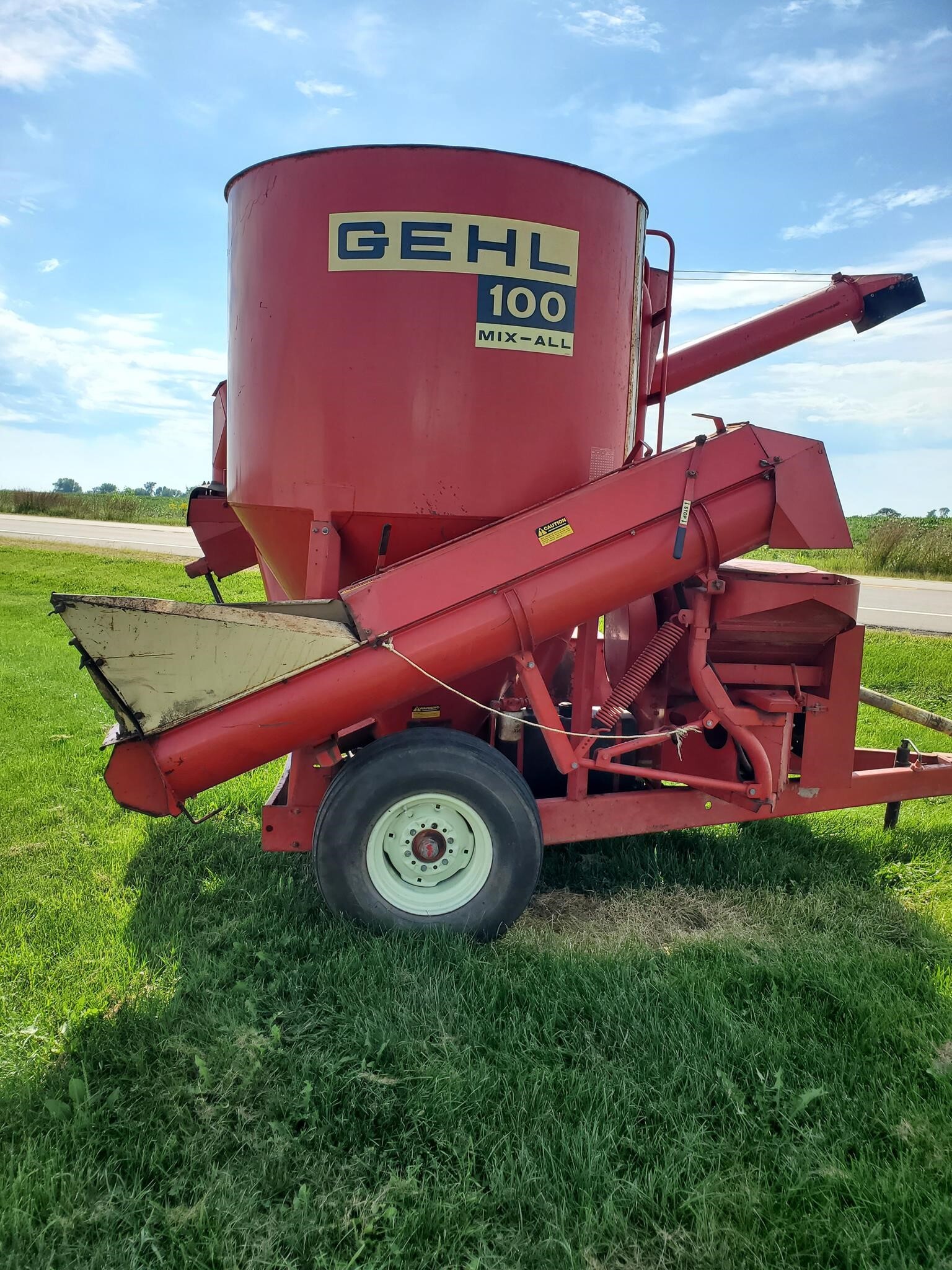  Gehl 100 Grinders and Mixer