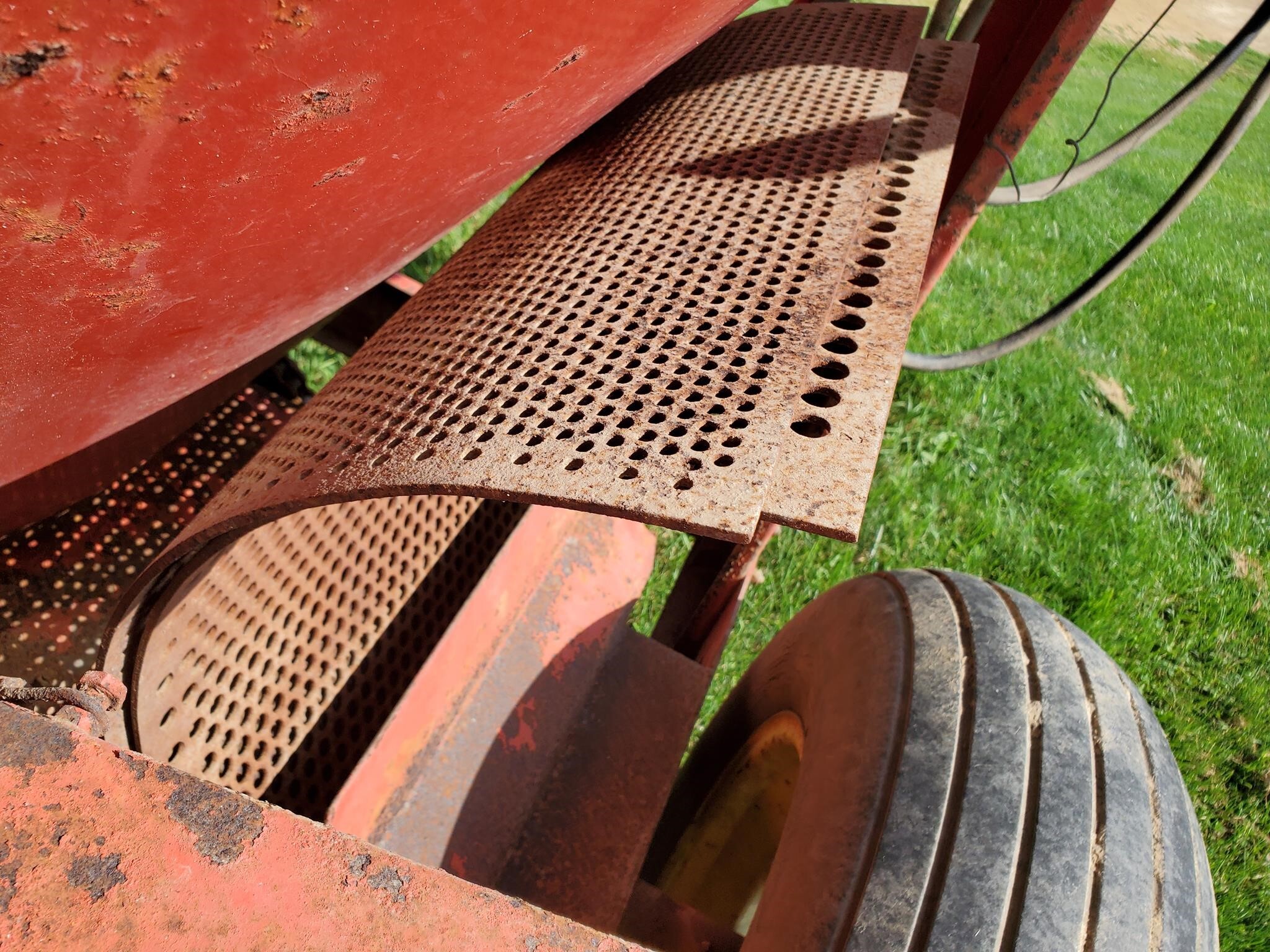  Gehl 100 Grinders and Mixer