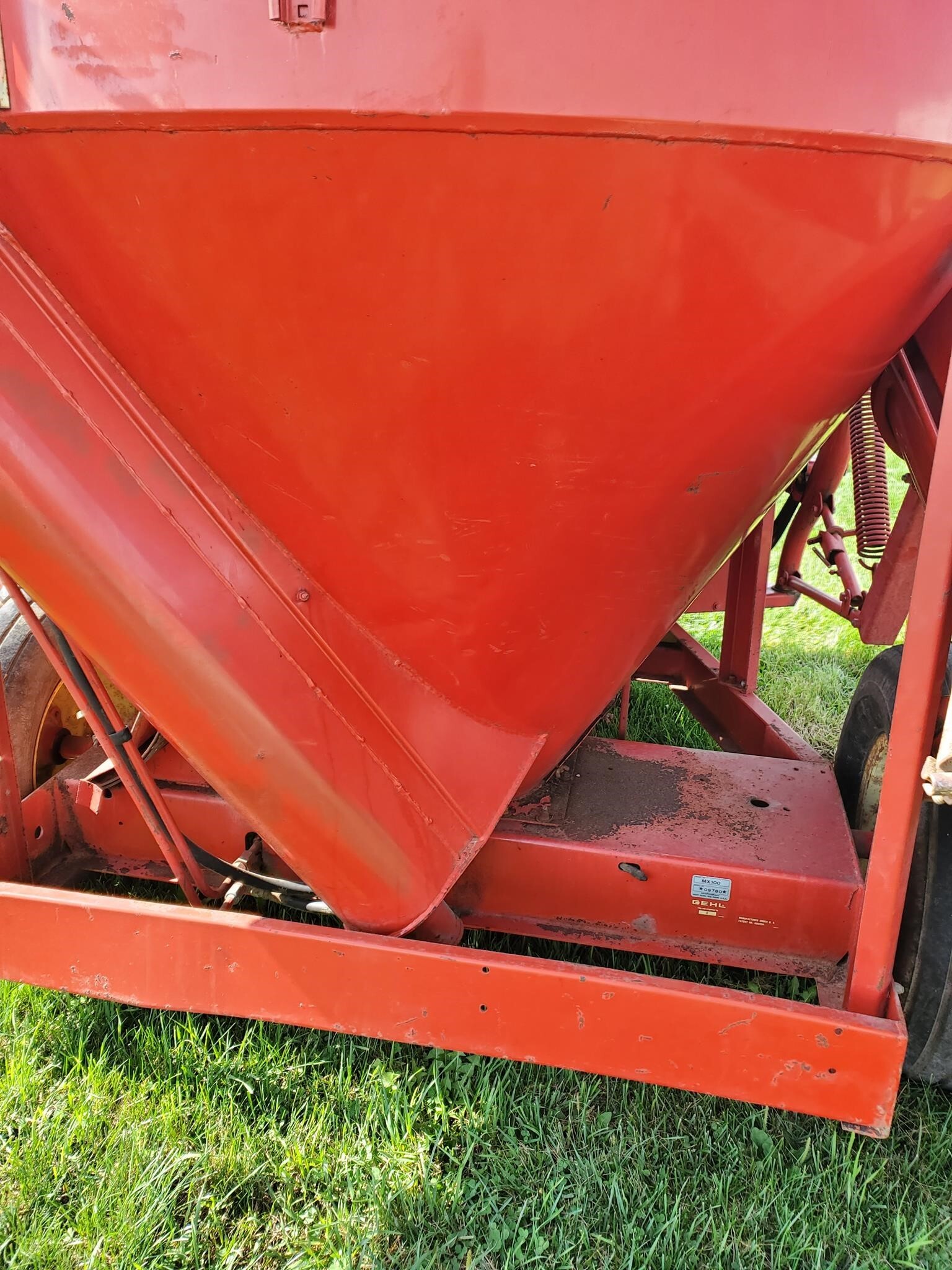  Gehl 100 Grinders and Mixer