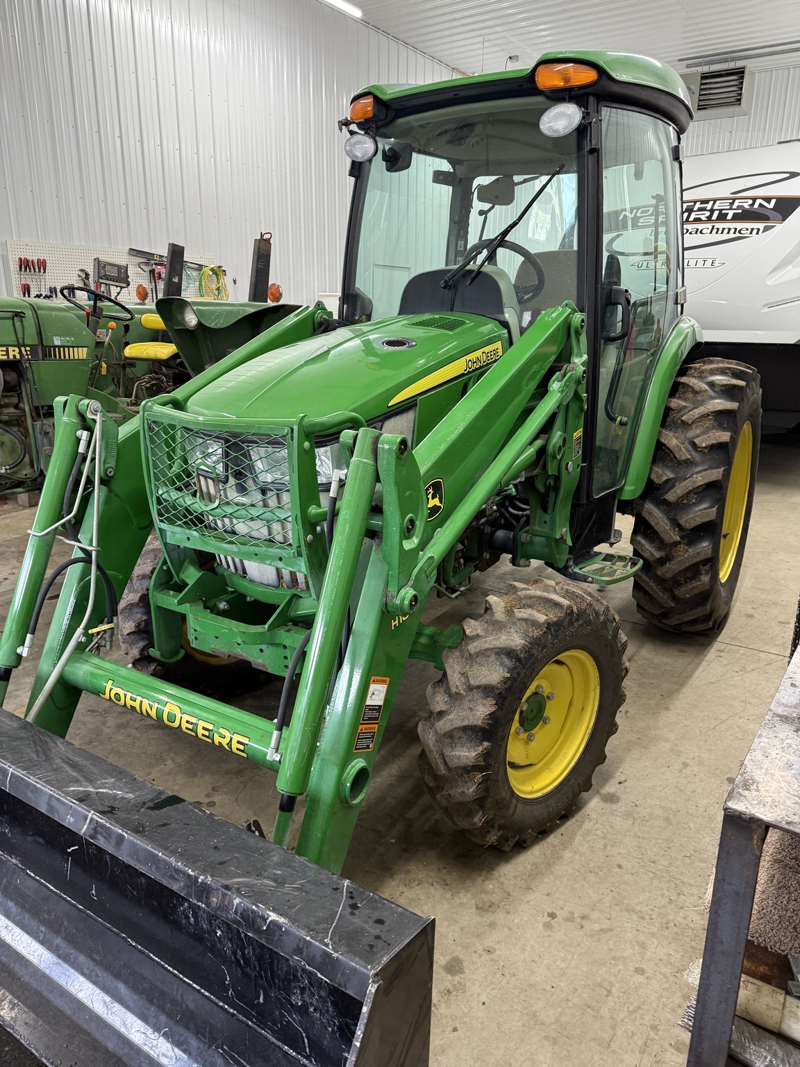2015 John Deere 4066R Tractor
