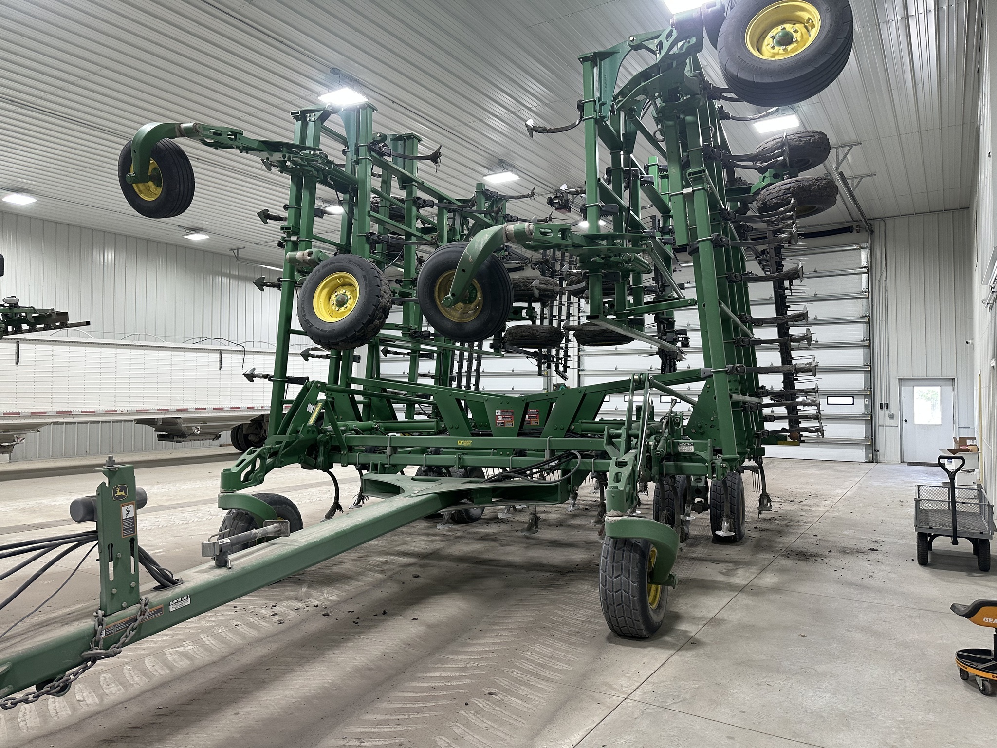 2010 John Deere 2210 Field Cultivator