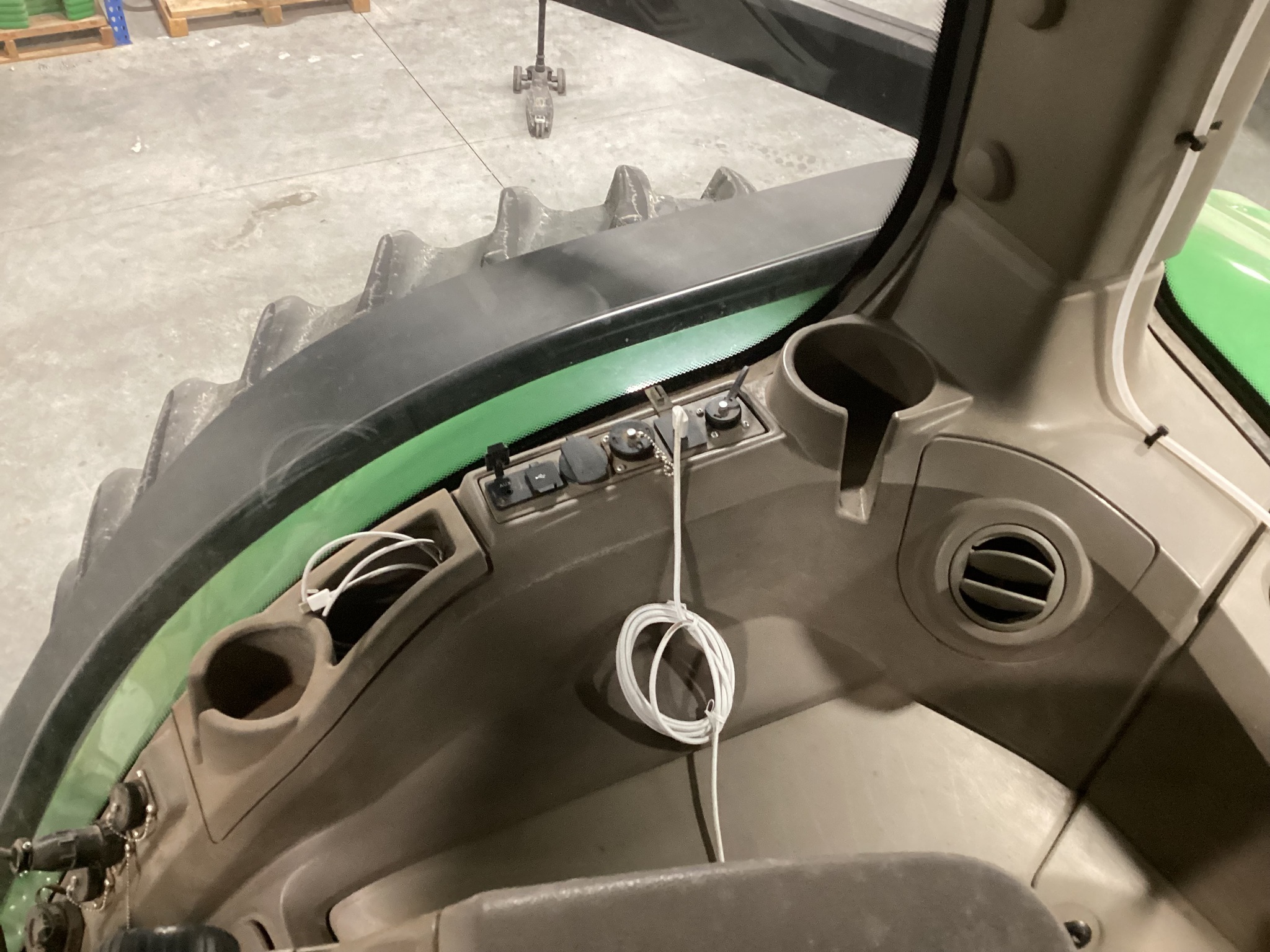 2022 John Deere 8R 280 Tractor