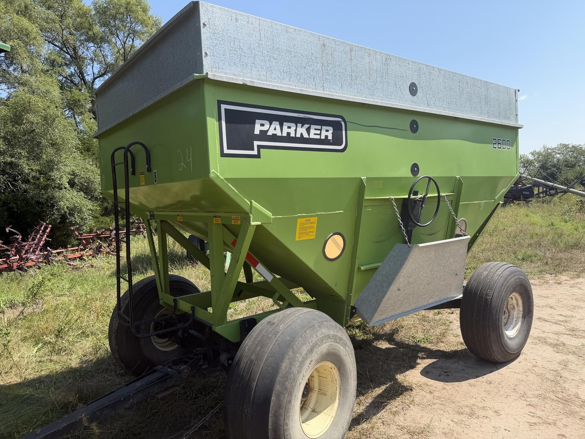 1998 Parker 2600 Gravity Wagon