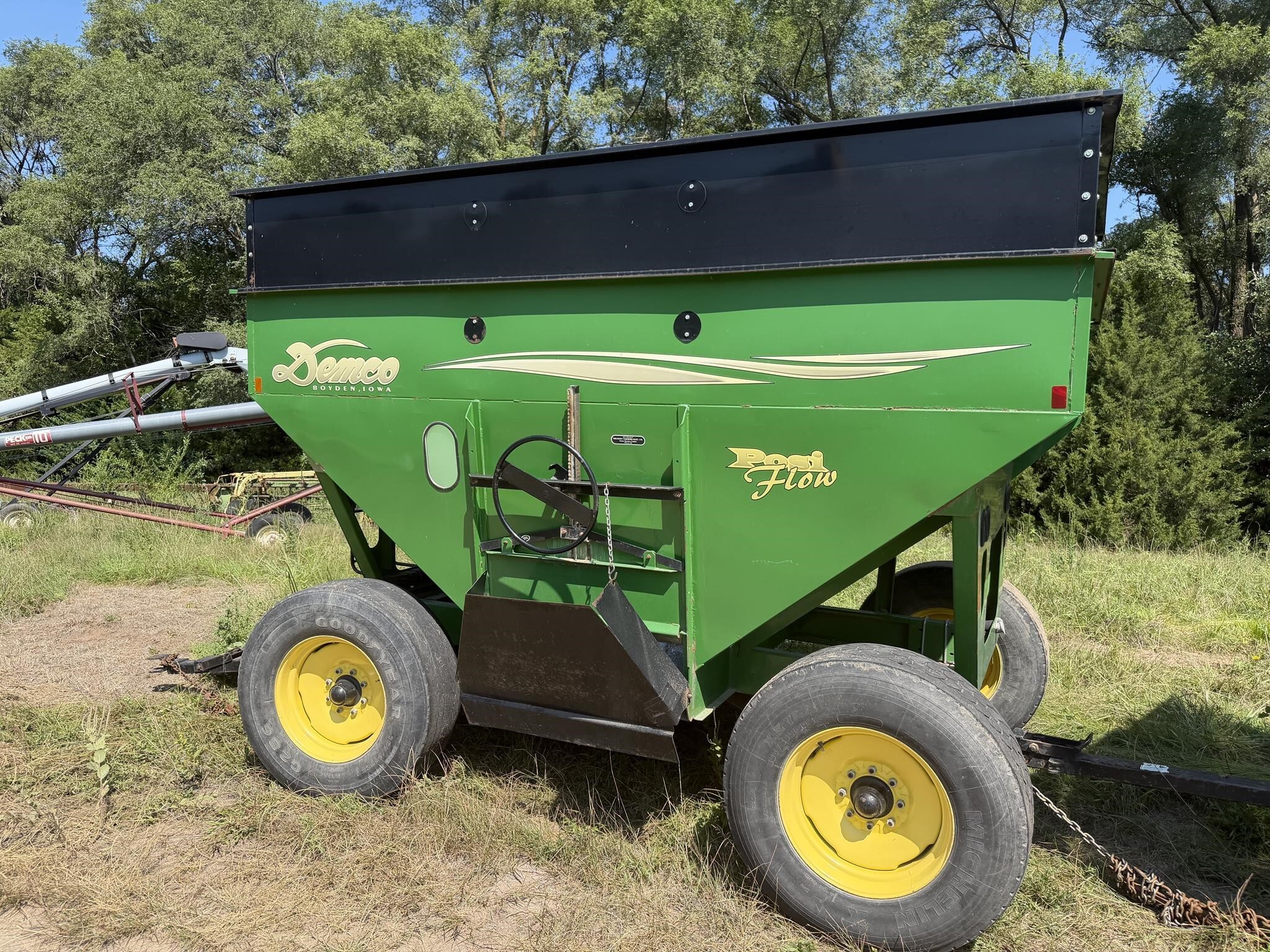  Demco 365 Gravity Wagon