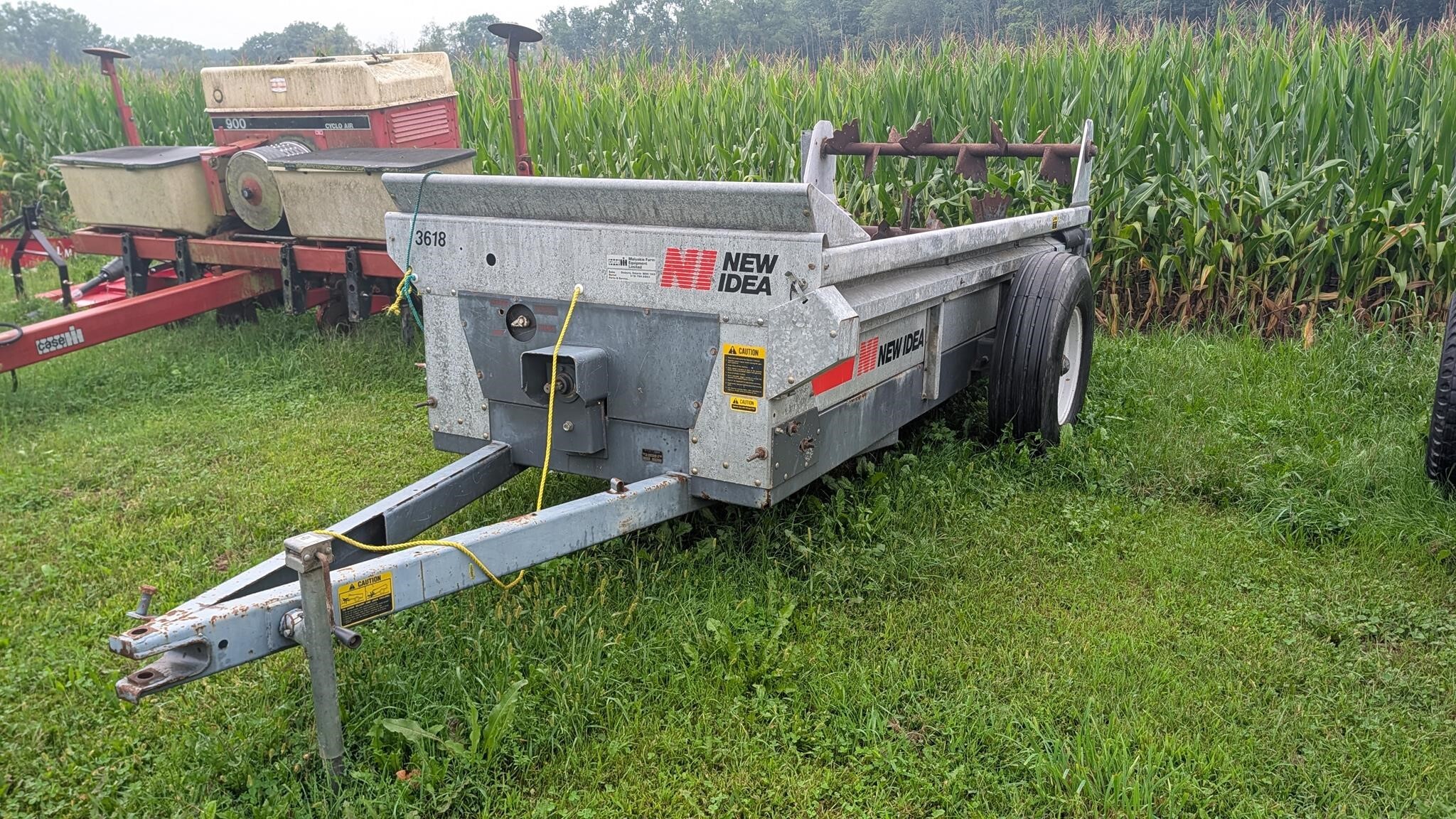 1991 New Idea 3618 Manure Spreader