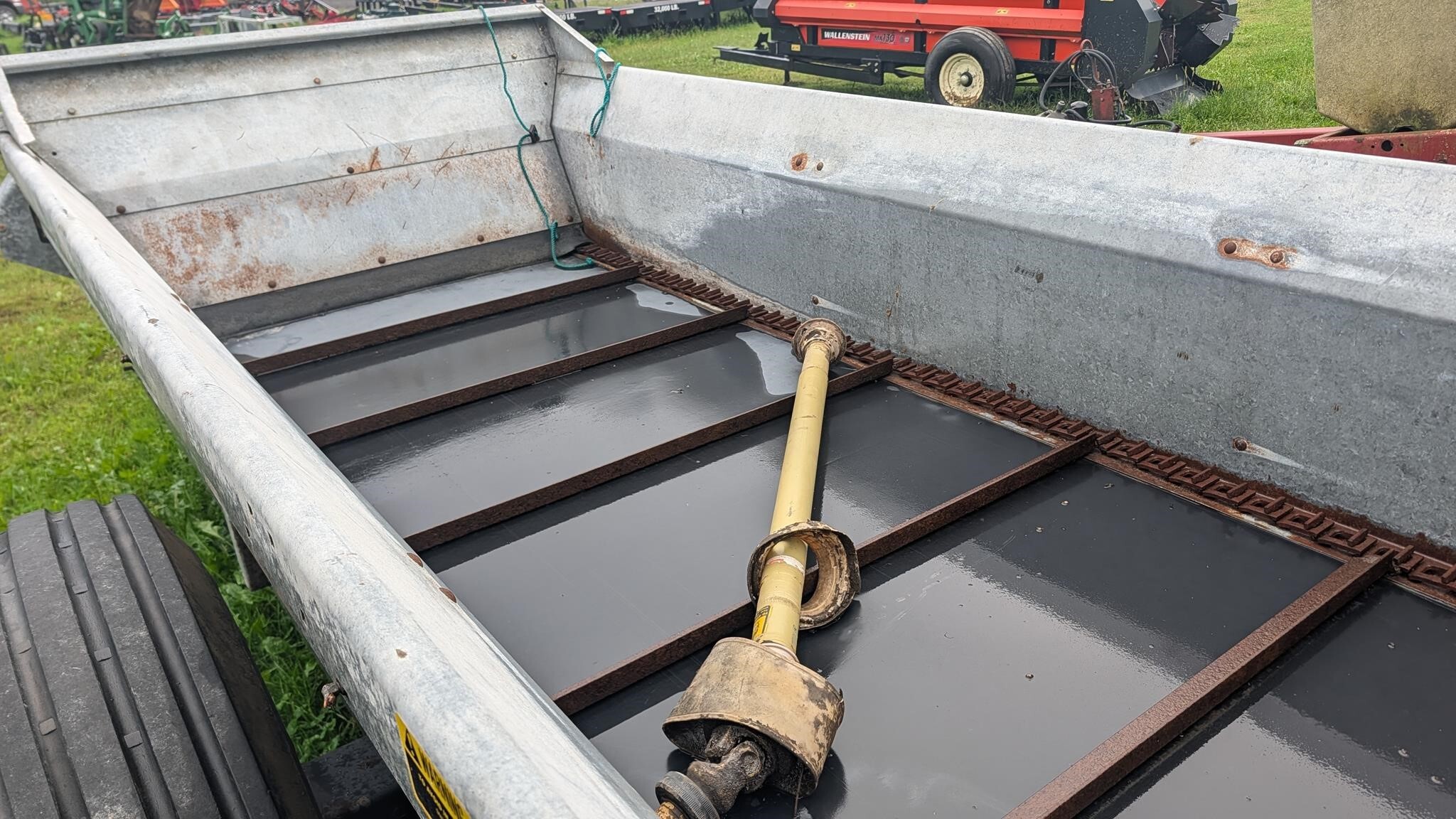 1991 New Idea 3618 Manure Spreader