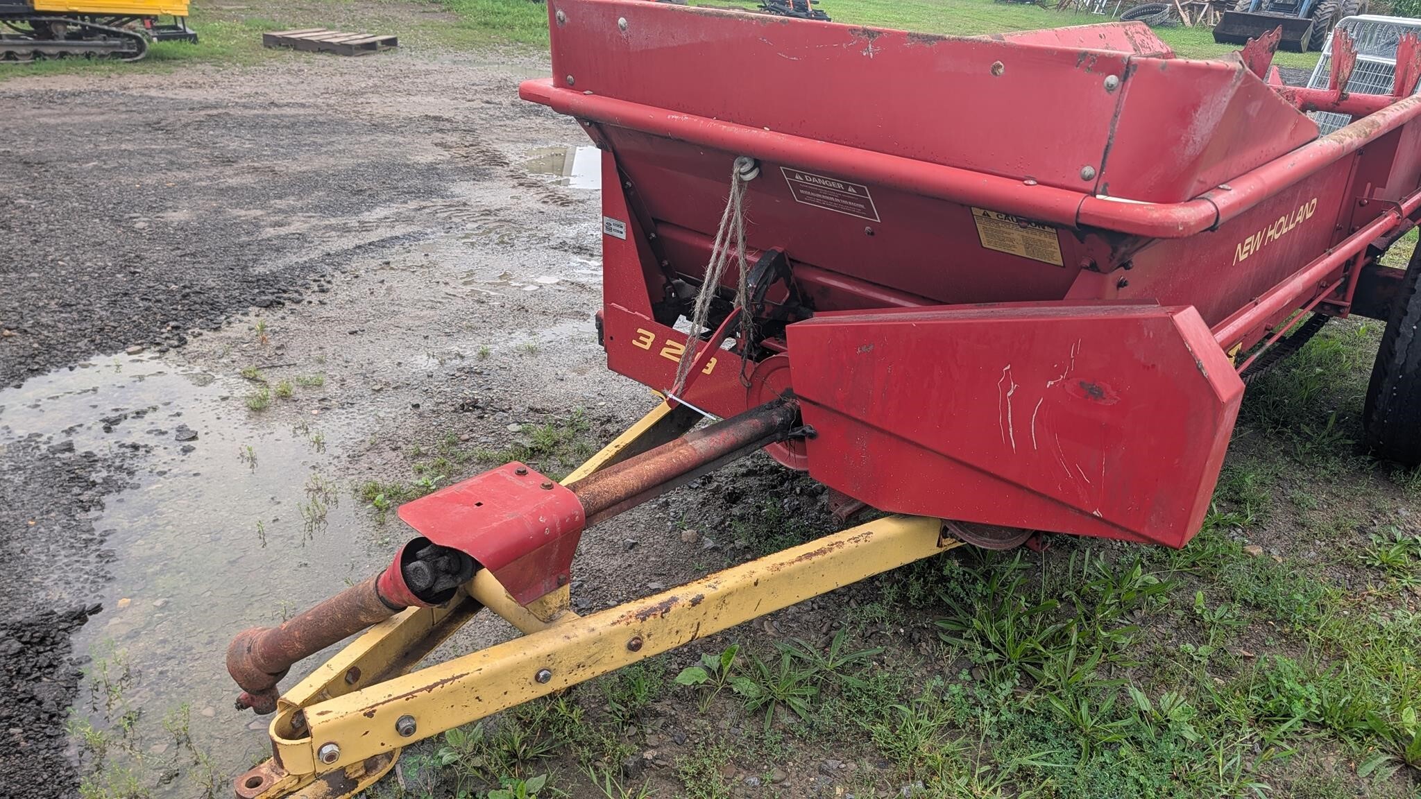  New Holland 329 Manure Spreader