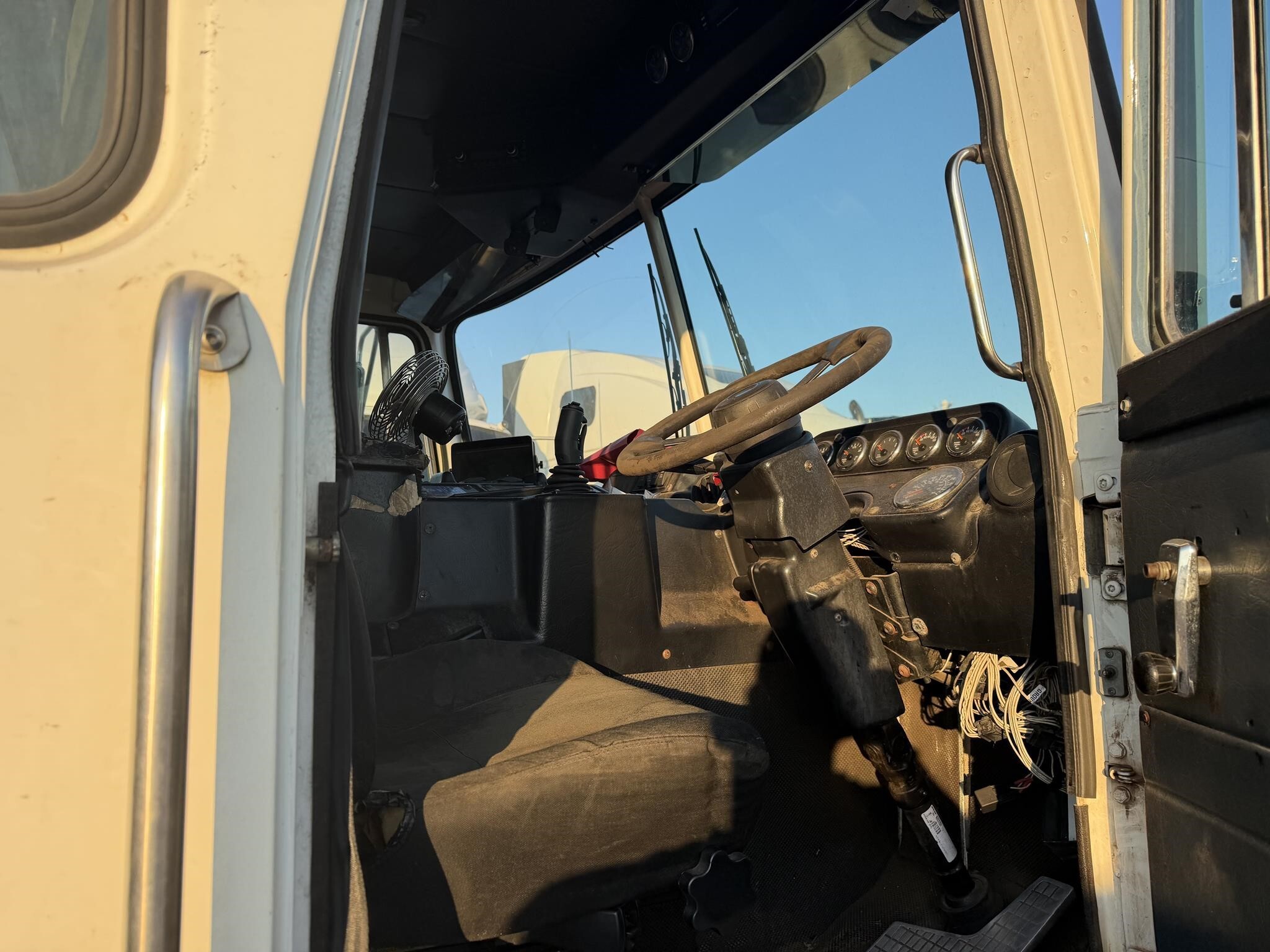 2012 AutoCar Xpeditor Semi Trucks/Trailer