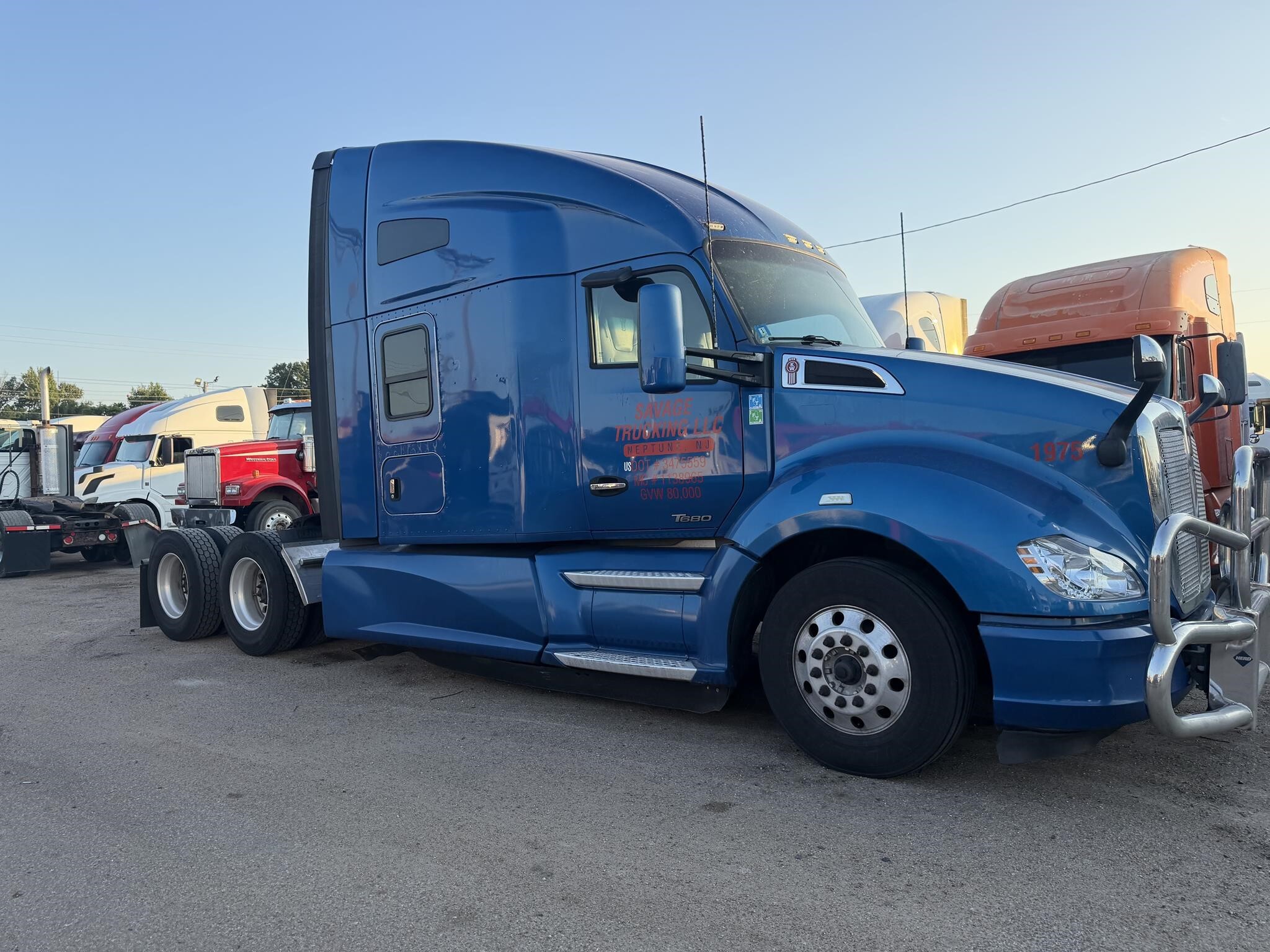 2017 Kenworth T680 Semi Trucks/Trailer