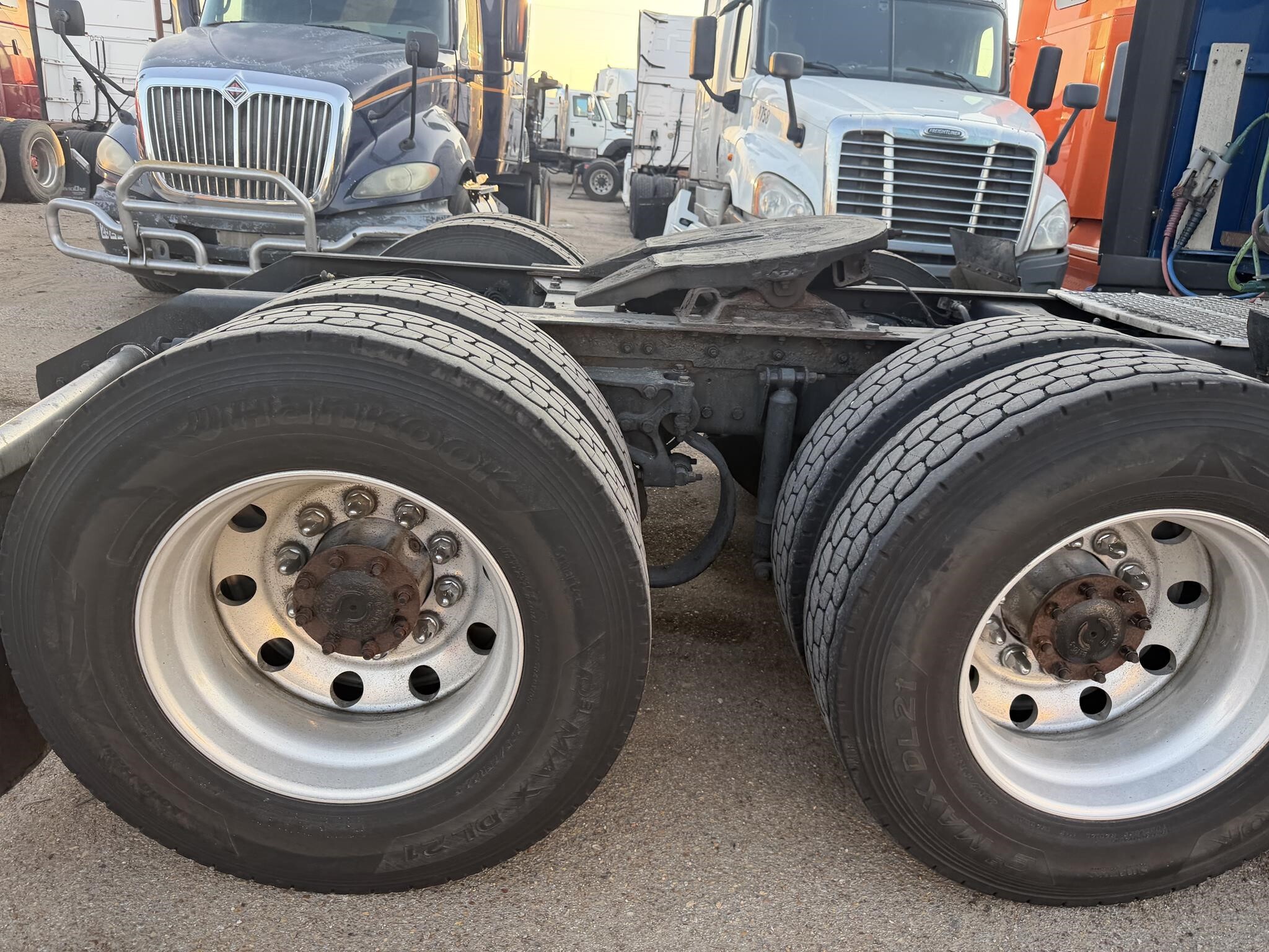 2017 Kenworth T680 Semi Trucks/Trailer
