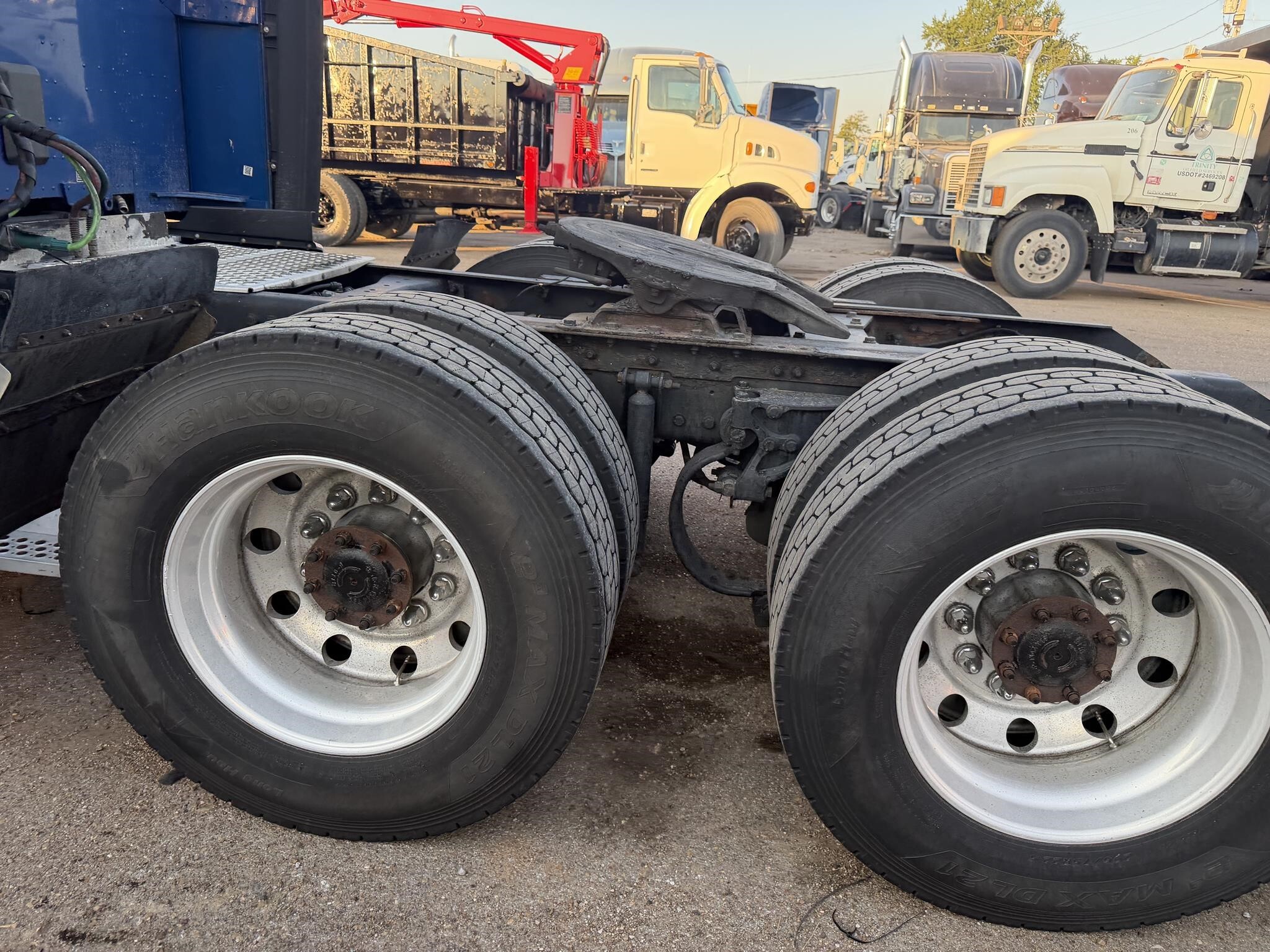 2017 Kenworth T680 Semi Trucks/Trailer