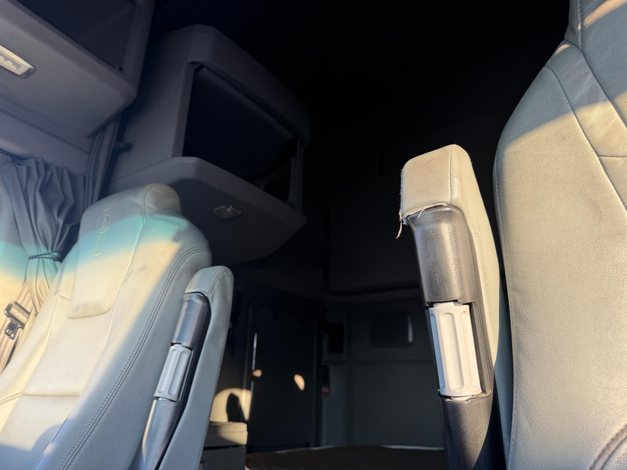 2017 Kenworth T680 Semi Trucks/Trailer