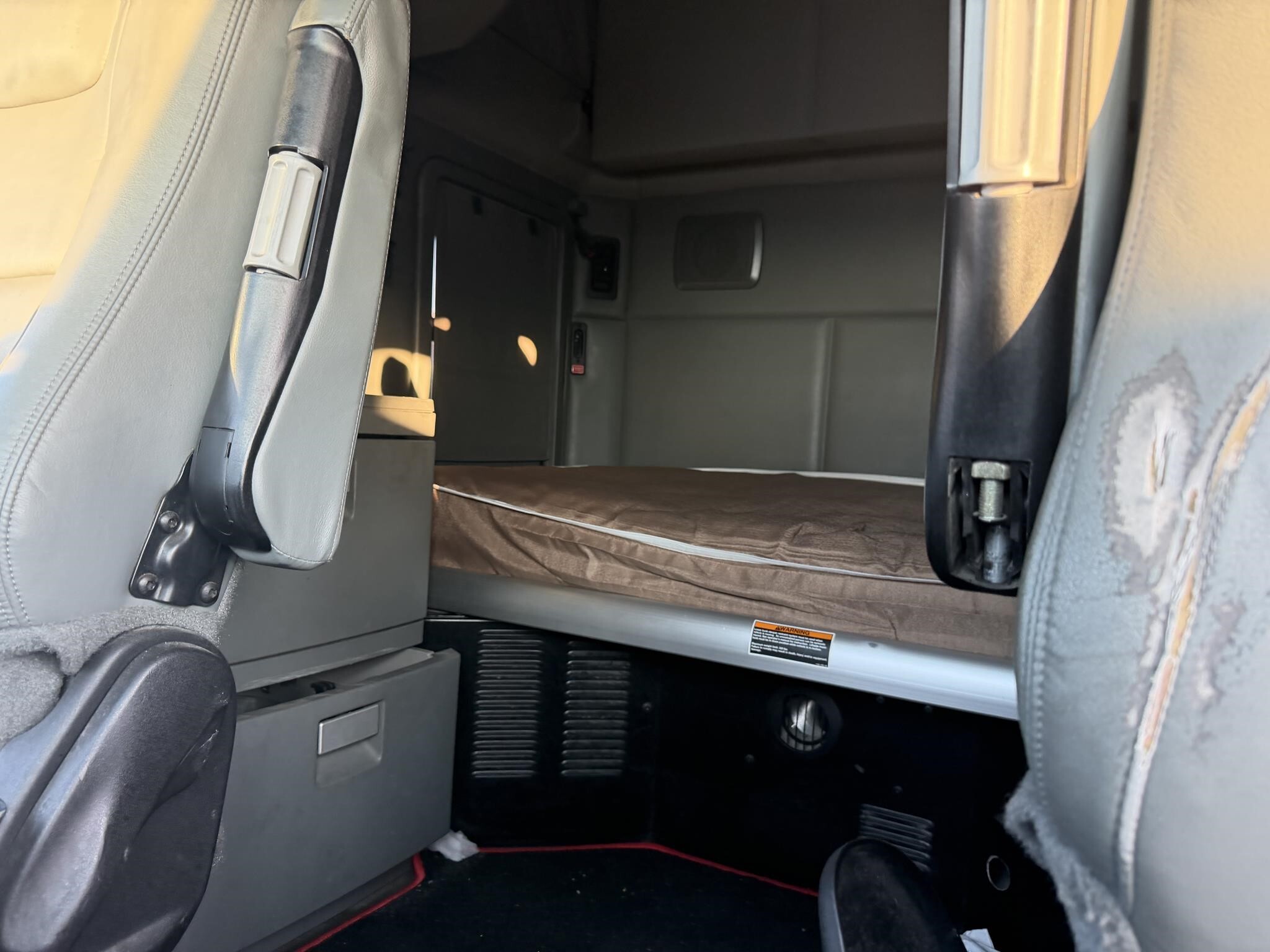 2017 Kenworth T680 Semi Trucks/Trailer