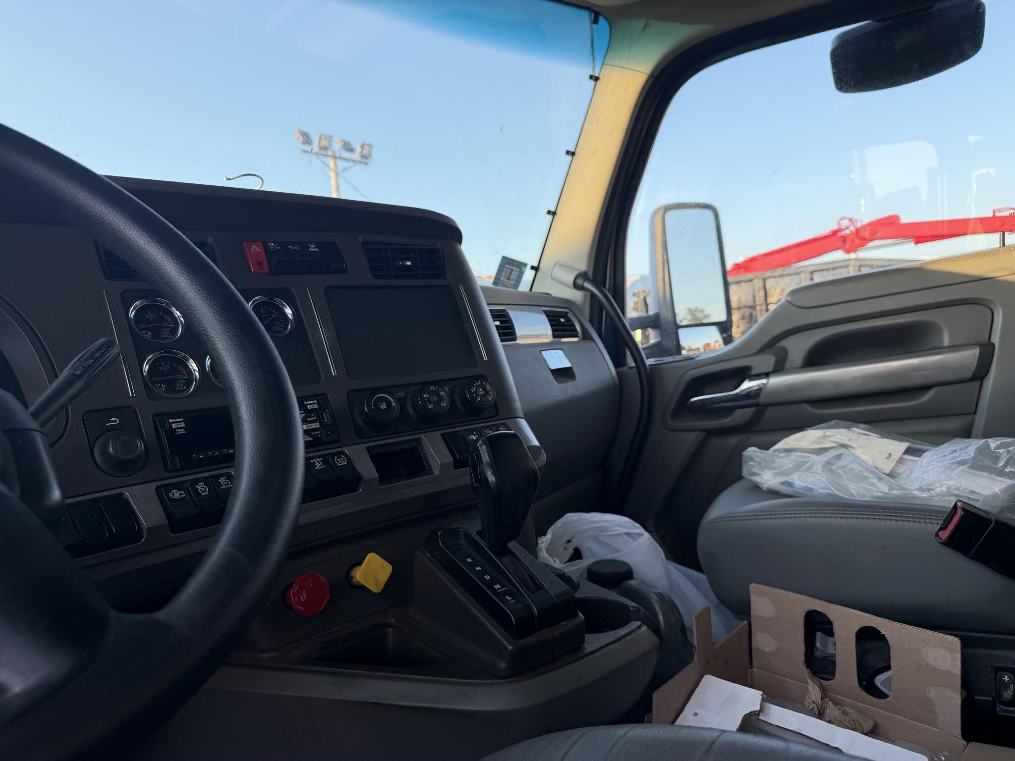 2017 Kenworth T680 Semi Trucks/Trailer