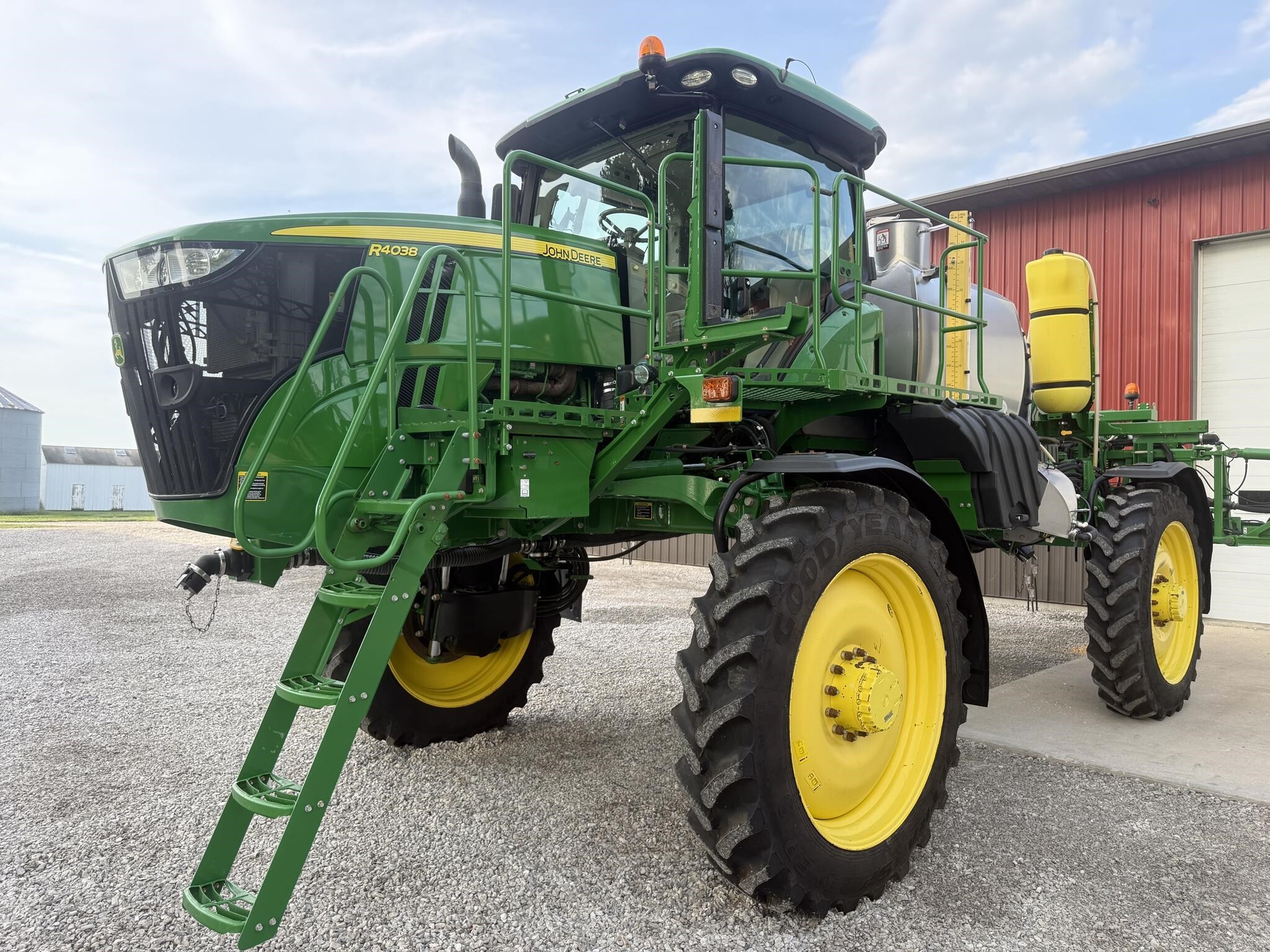 2018 John Deere R4038 Self-Propelled Sprayer