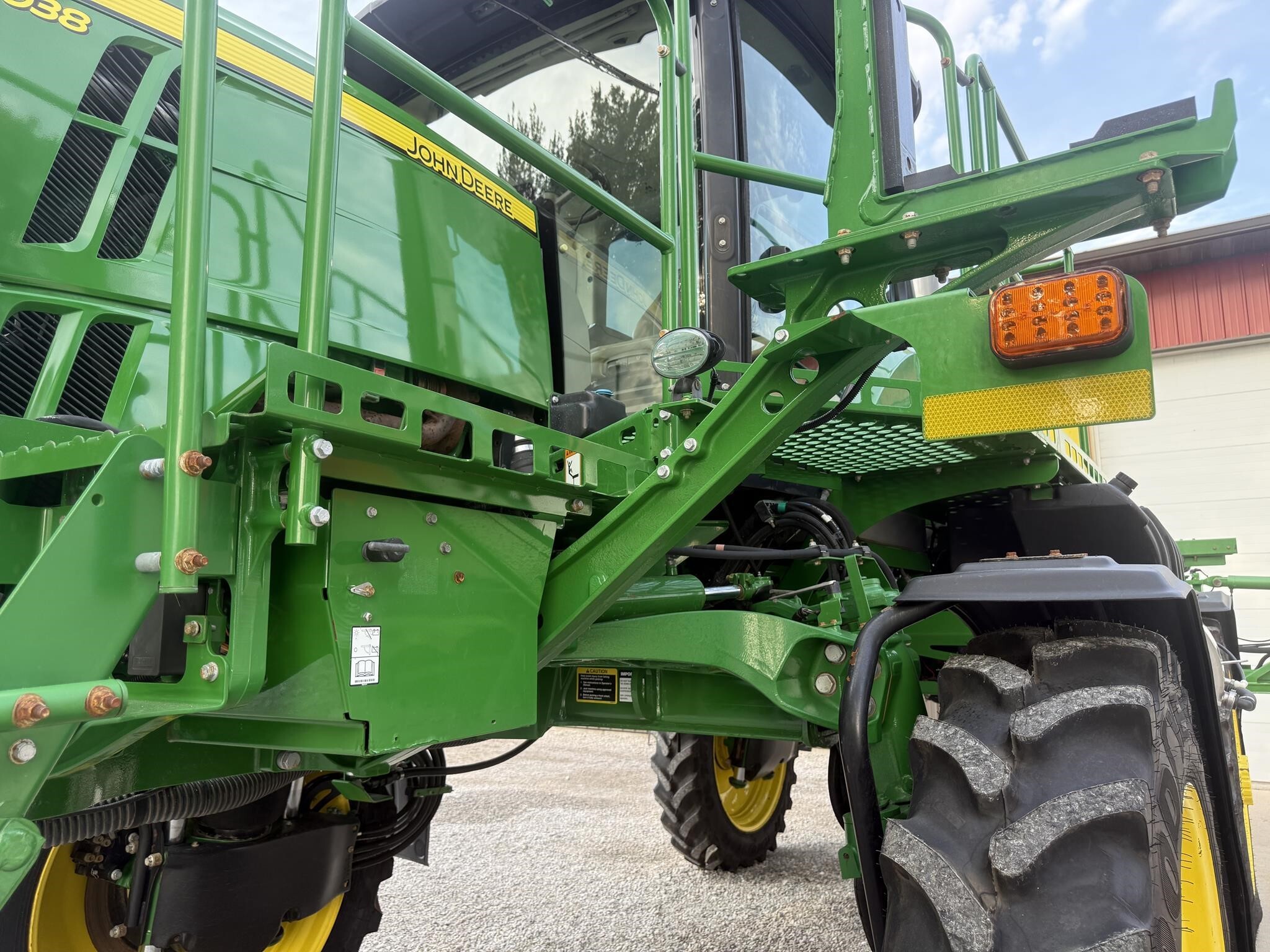 2018 John Deere R4038 Self-Propelled Sprayer
