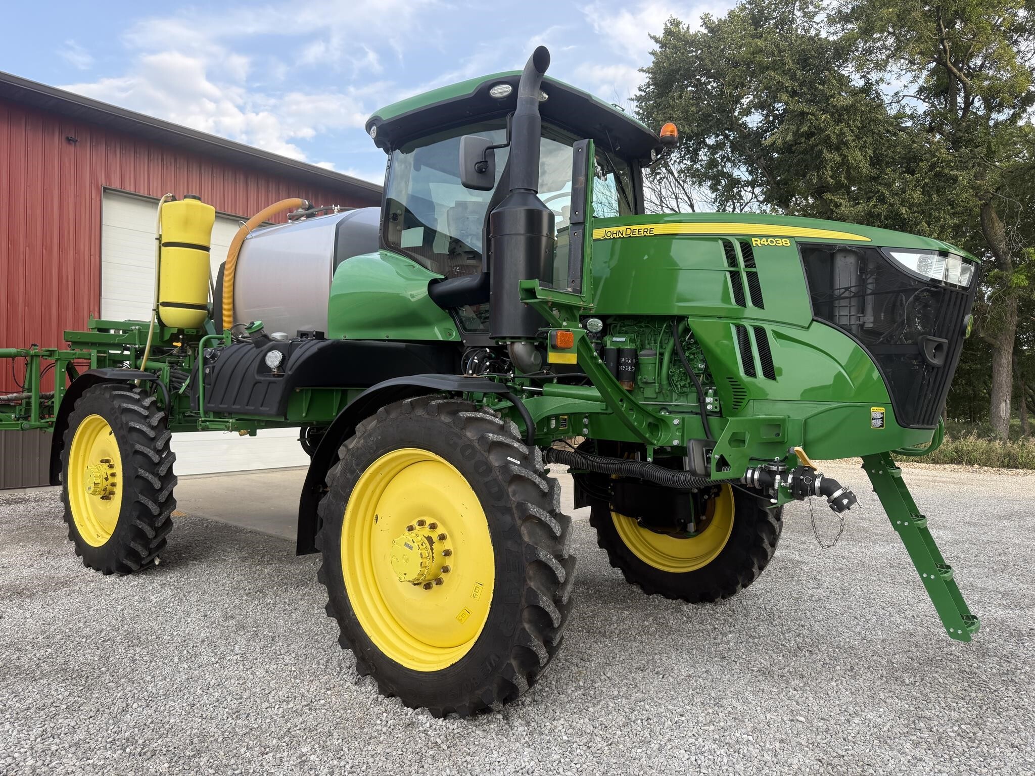 2018 John Deere R4038 Self-Propelled Sprayer