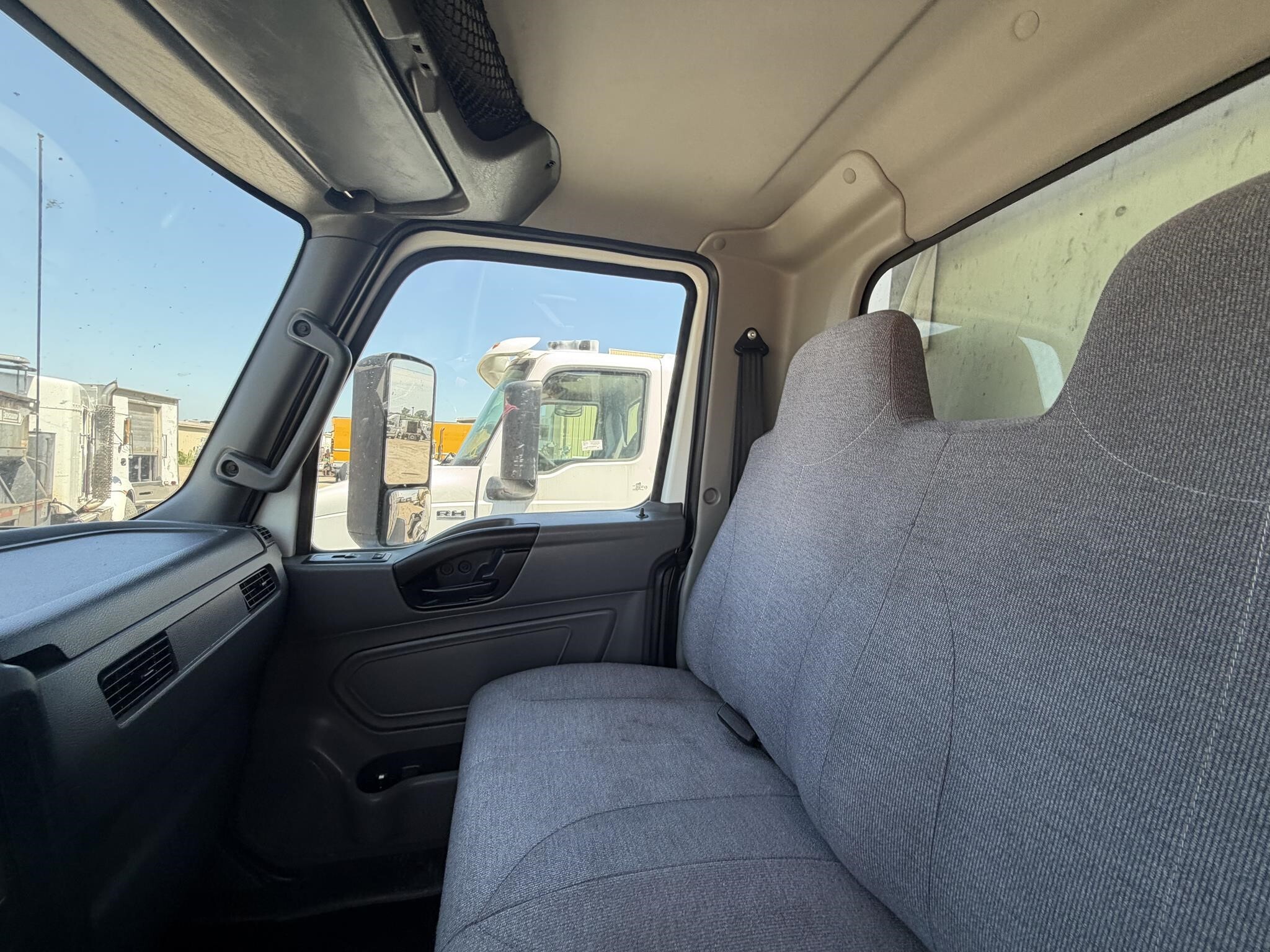 2020 International MV Box Trucks/Trailer