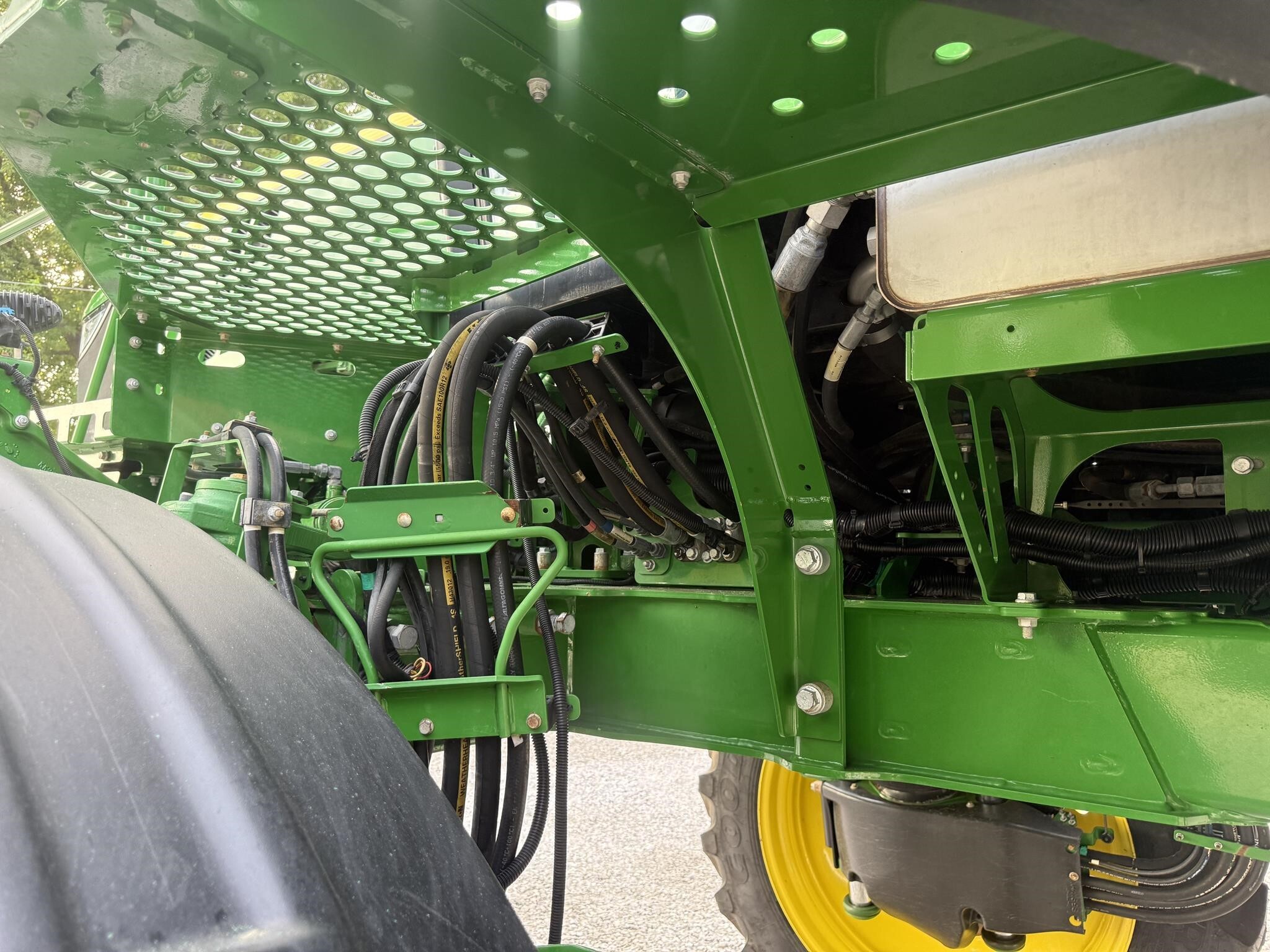 2018 John Deere R4038 Self-Propelled Sprayer