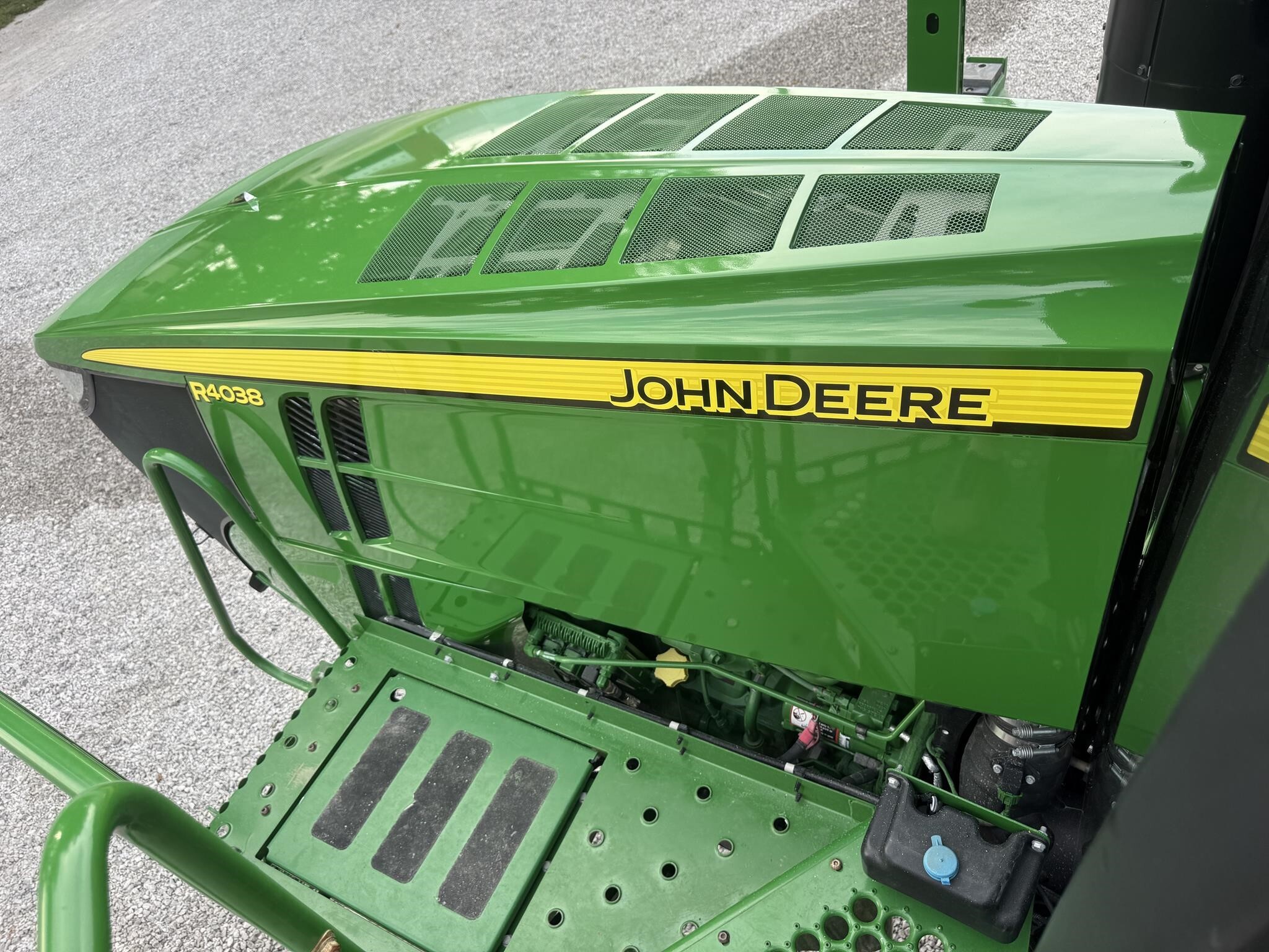2018 John Deere R4038 Self-Propelled Sprayer