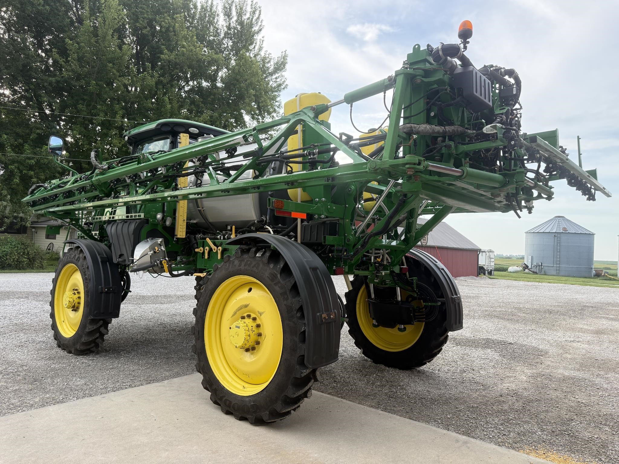 2018 John Deere R4038 Self-Propelled Sprayer