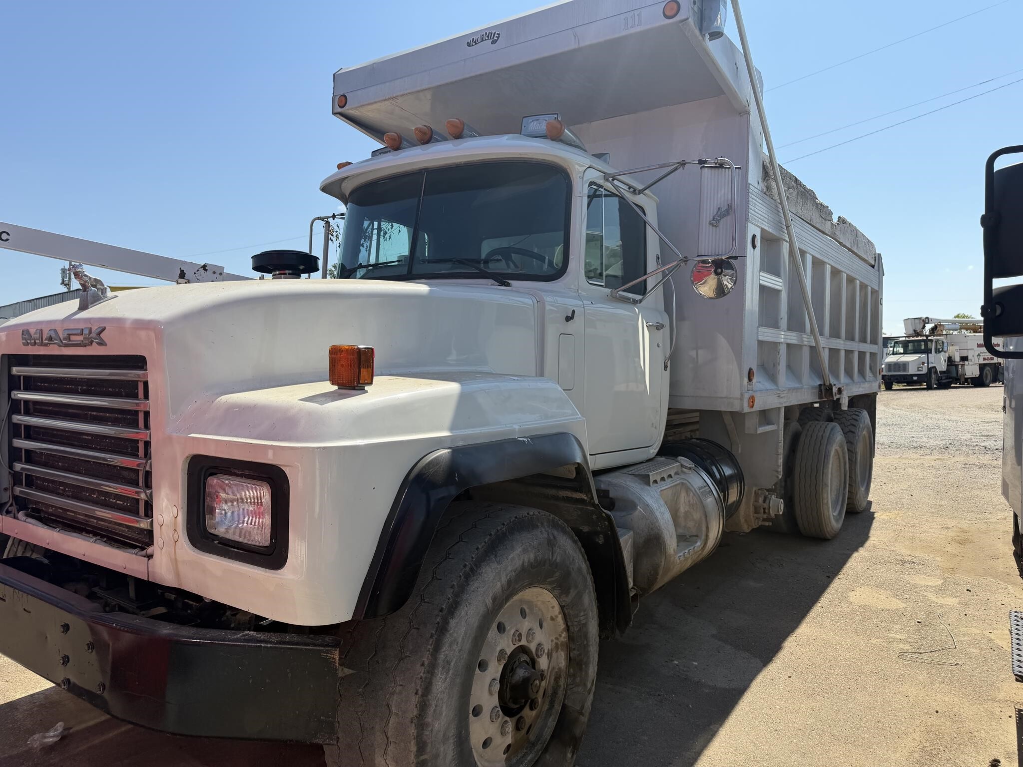 1997 Mack RD688S Semi Trucks/Trailer